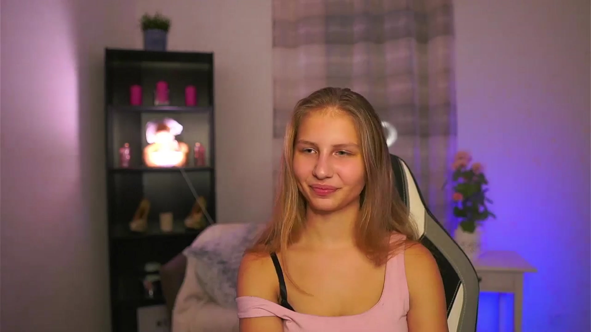 Gallery image thumbnail from Emmie_murray's myfreecams stream on, 01/03/2026, 15:52 image 13 of 20