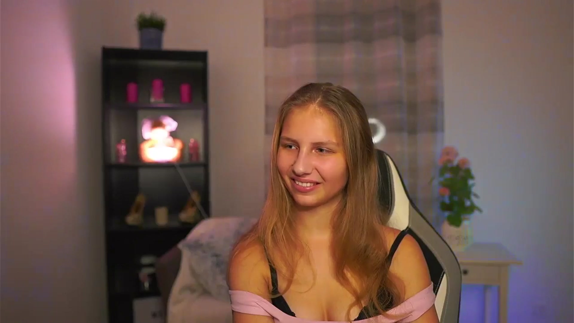 Gallery image thumbnail from Emmie_murray's myfreecams stream on, 01/03/2026, 15:52 image 20 of 20