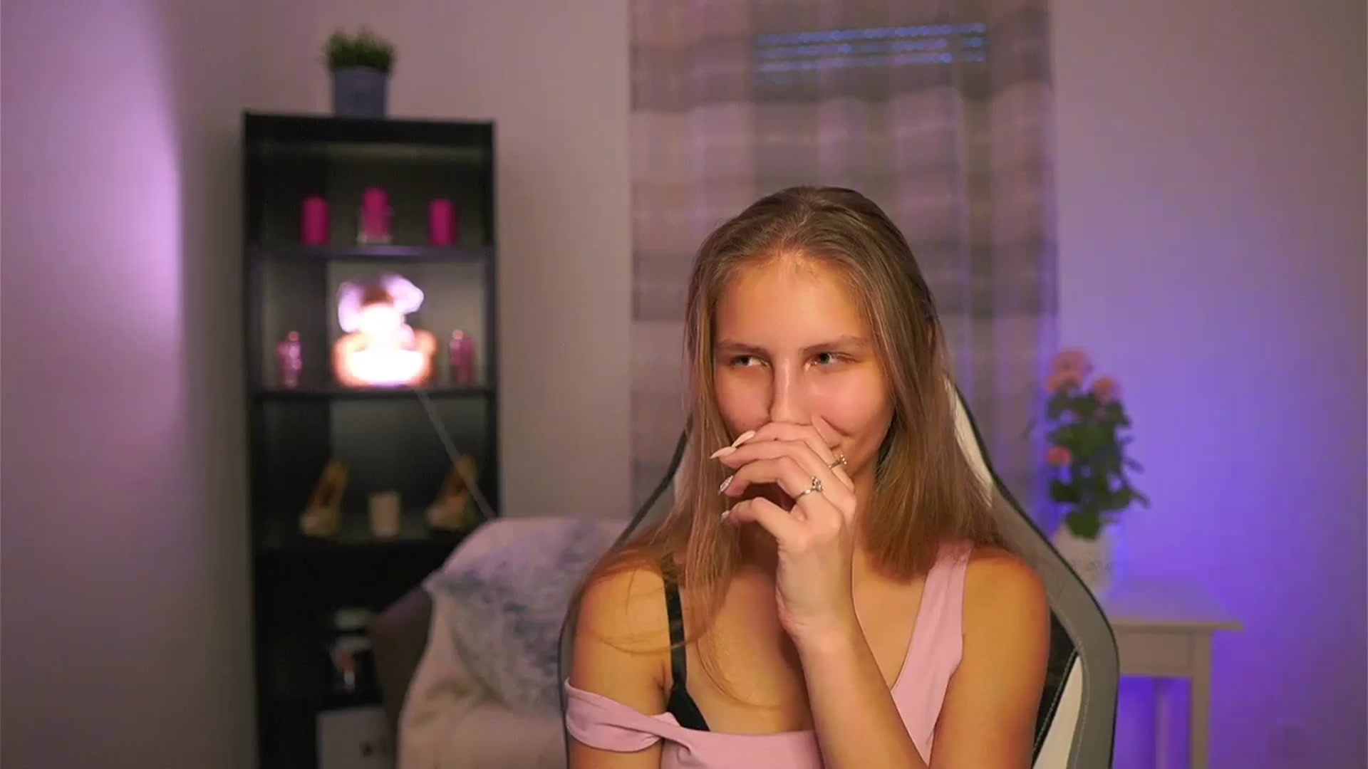 Gallery image thumbnail from Emmie_murray's myfreecams stream on, 01/03/2026, 15:52 image 8 of 20