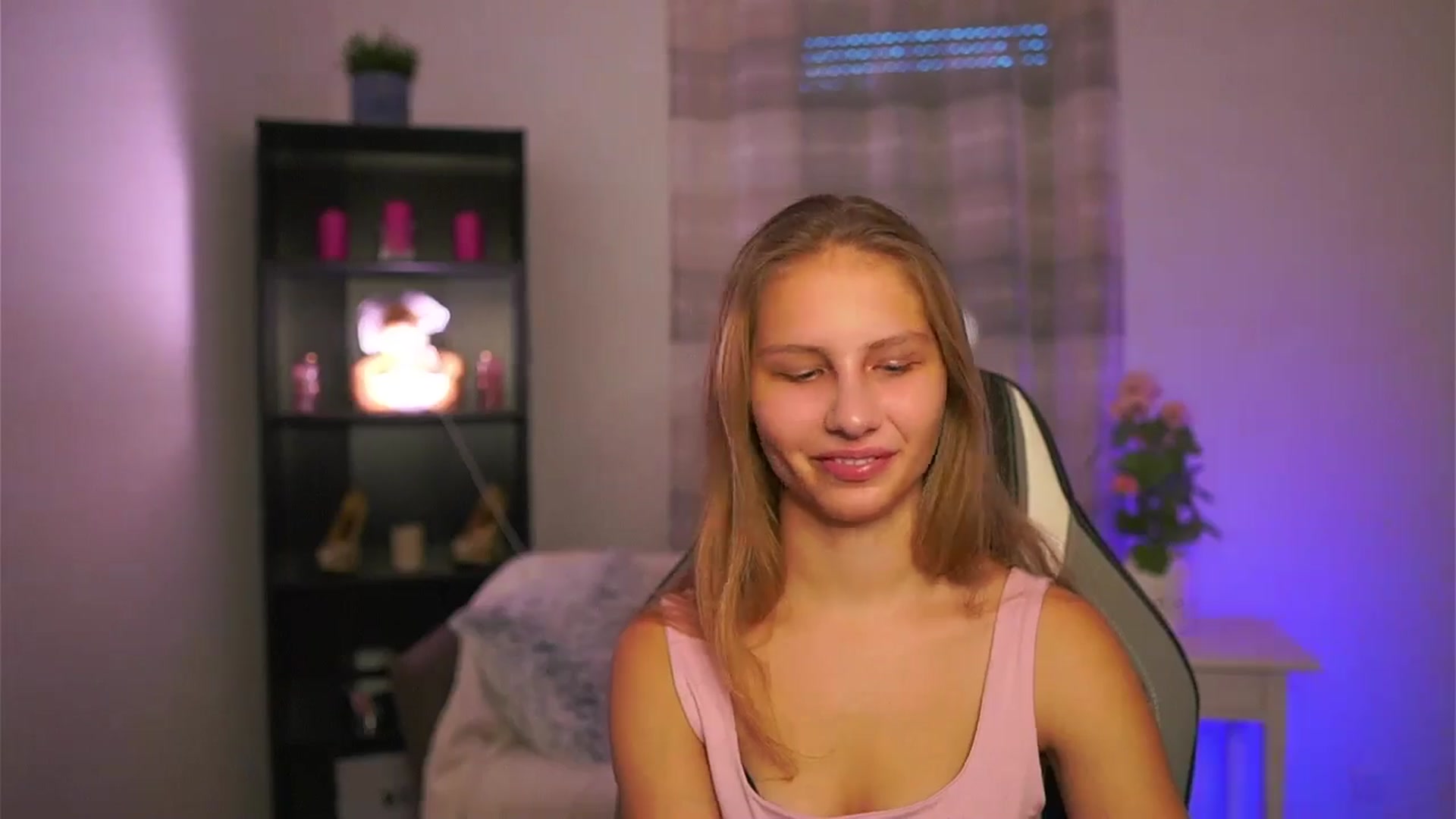 Gallery image thumbnail from Emmie_murray's myfreecams stream on, 01/03/2026, 15:52 image 4 of 20