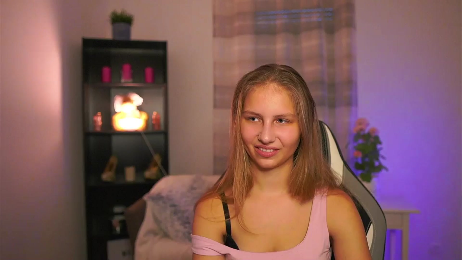 Gallery image thumbnail from Emmie_murray's myfreecams stream on, 01/03/2026, 15:52 image 9 of 20