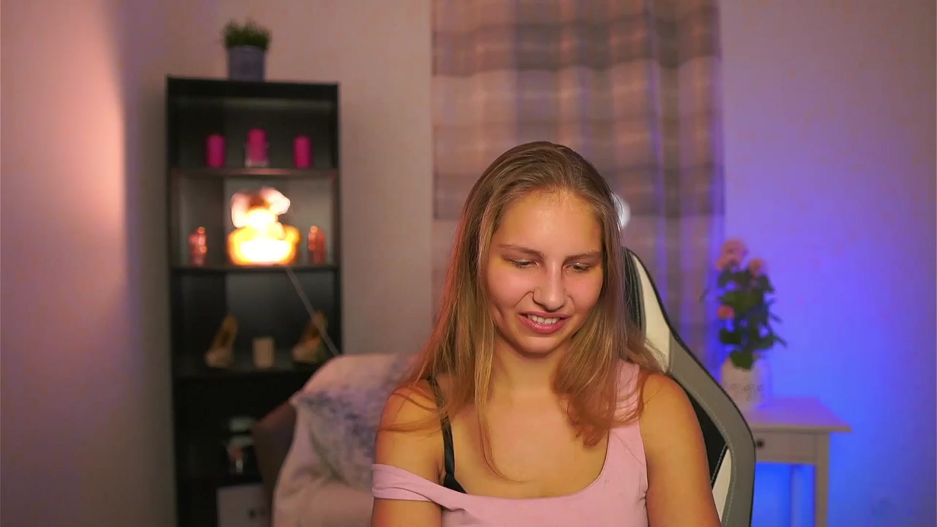 Gallery image thumbnail from Emmie_murray's myfreecams stream on, 01/03/2026, 15:52 image 15 of 20