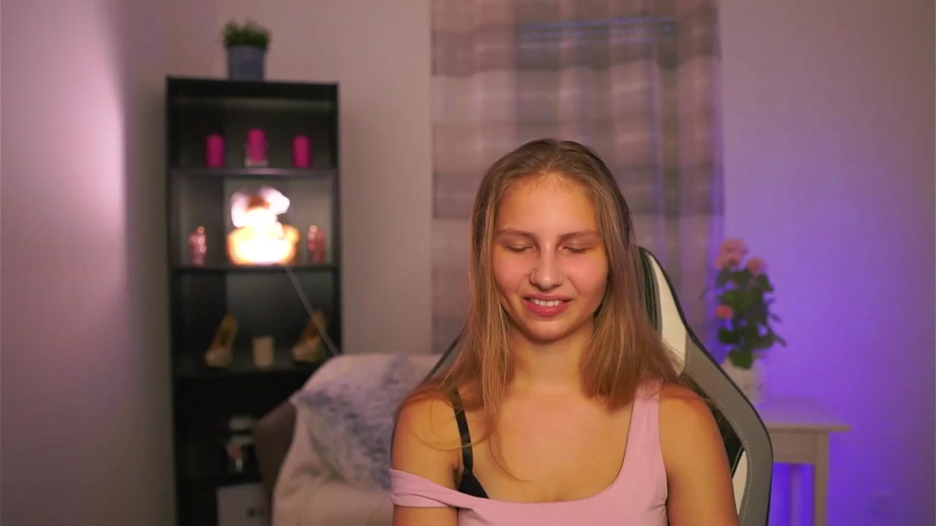 Gallery image thumbnail from Emmie_murray's myfreecams stream on, 01/03/2026, 15:52 image 10 of 20