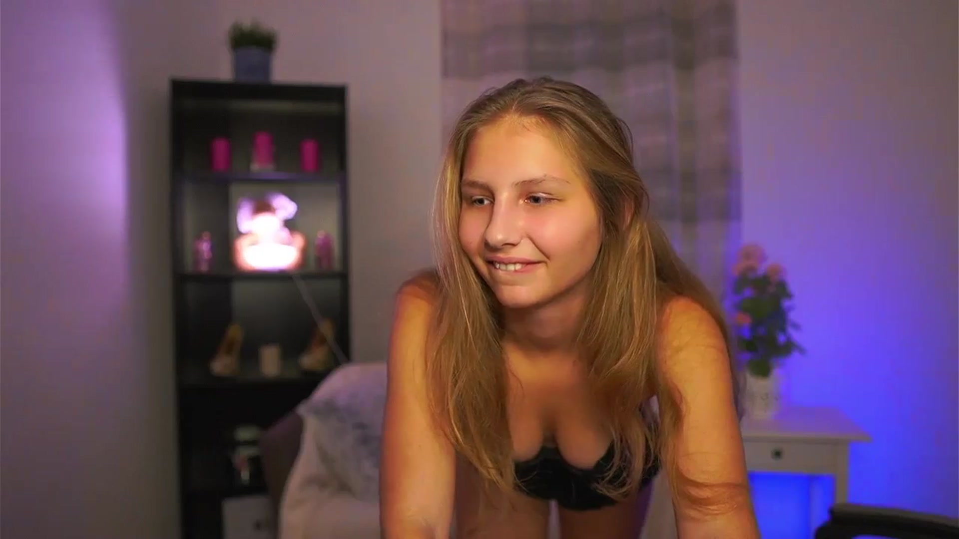 Gallery image thumbnail from Emmie_murray's myfreecams stream on, 01/03/2026, 16:30 image 15 of 20