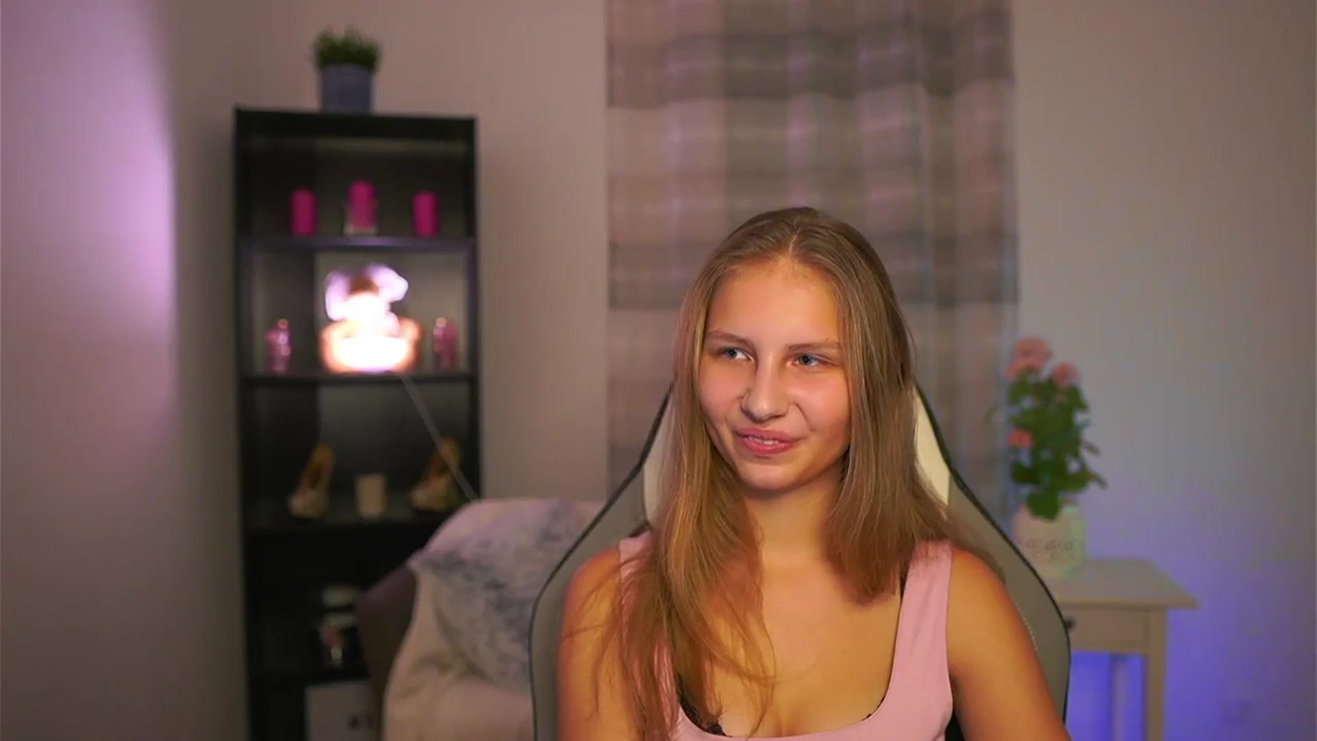 Gallery image thumbnail from Emmie_murray's myfreecams stream on, 01/03/2026, 16:30 image 4 of 20