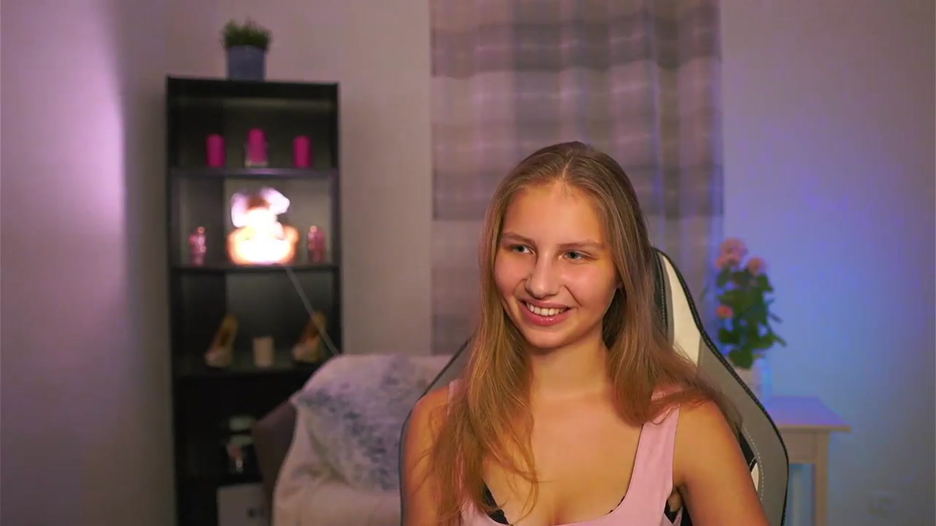 Gallery image thumbnail from Emmie_murray's myfreecams stream on, 01/03/2026, 16:30 image 10 of 20