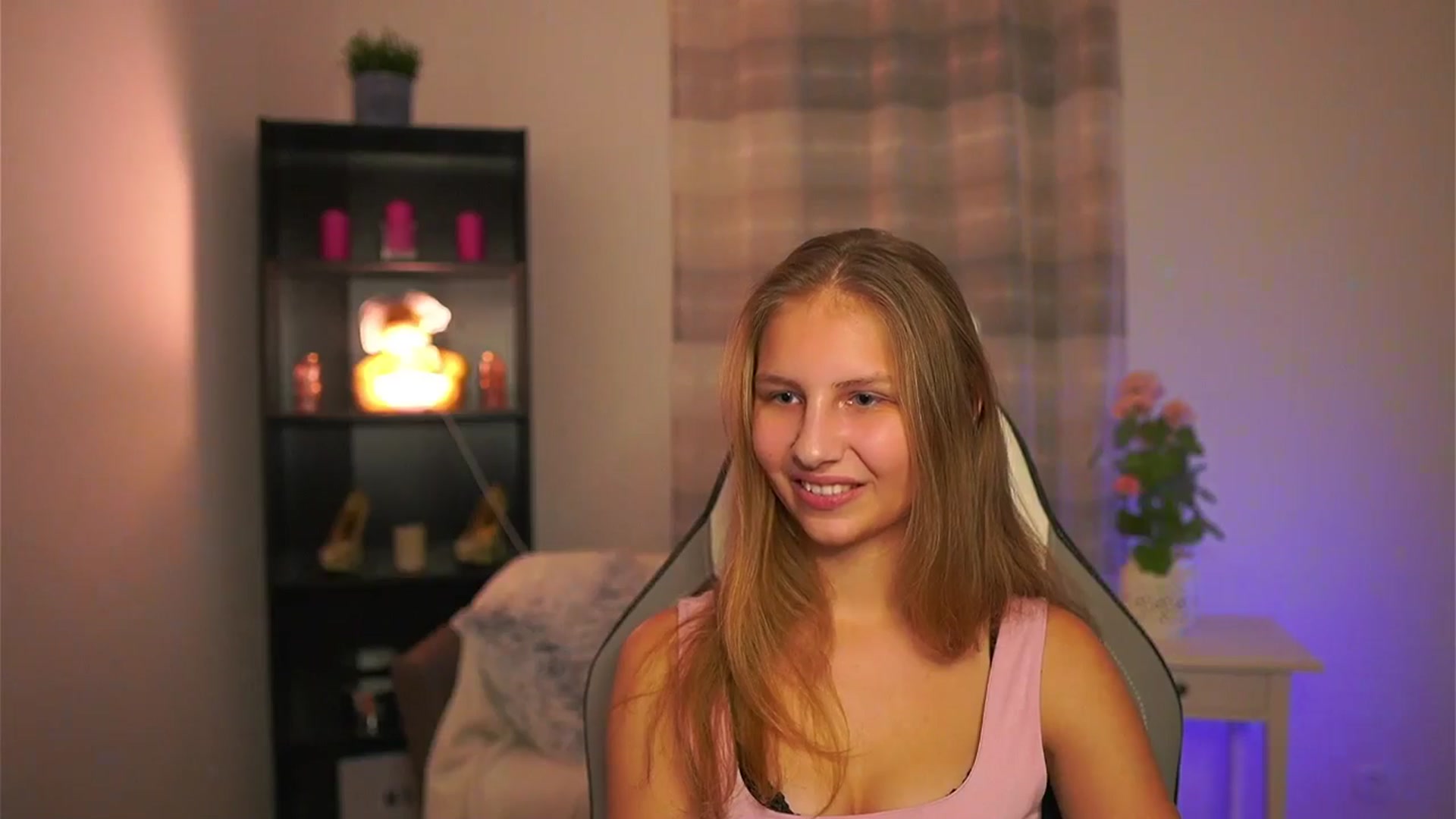 Gallery image thumbnail from Emmie_murray's myfreecams stream on, 01/03/2026, 16:30 image 5 of 20