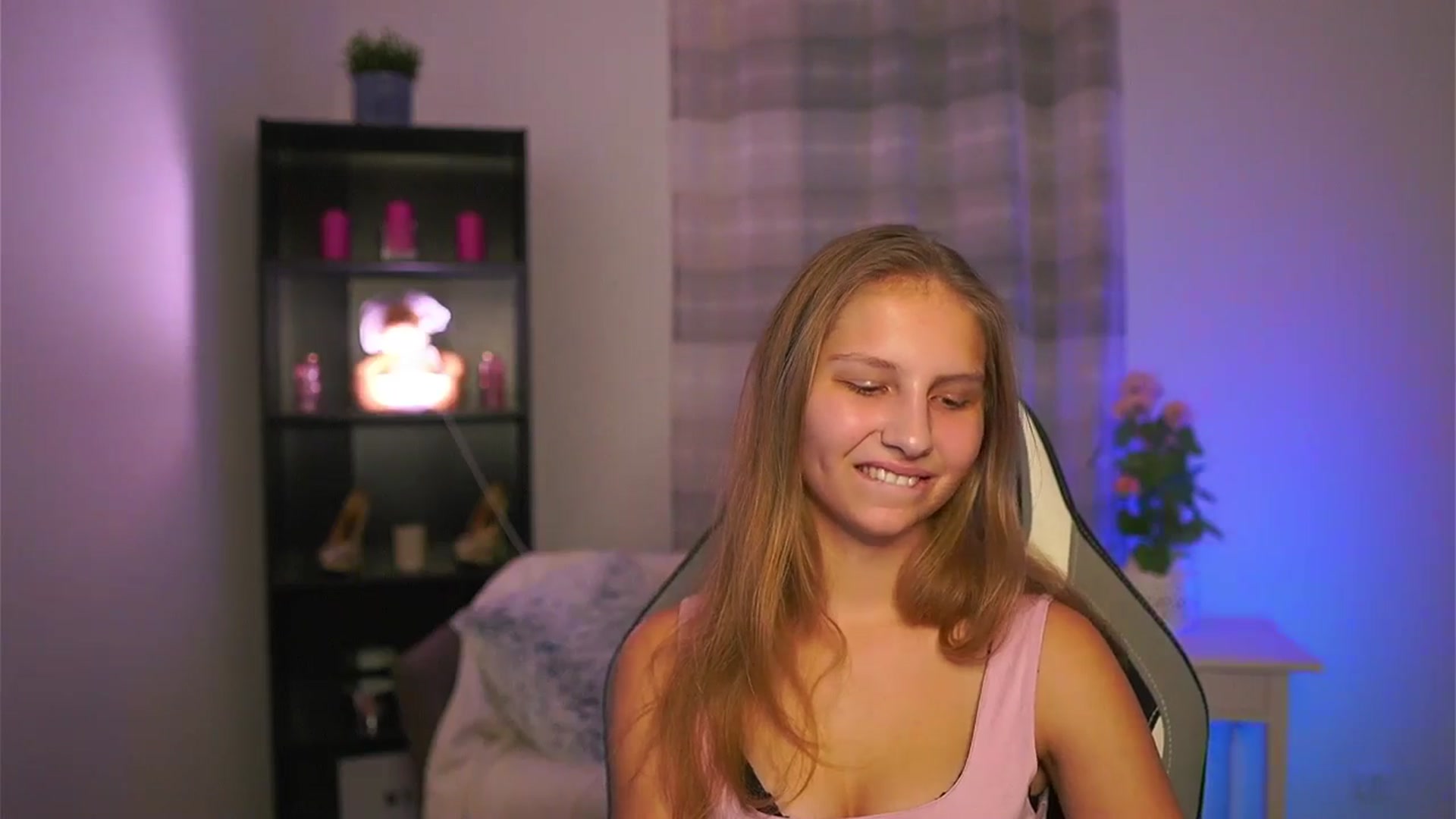 Gallery image thumbnail from Emmie_murray's myfreecams stream on, 01/03/2026, 16:30 image 9 of 20