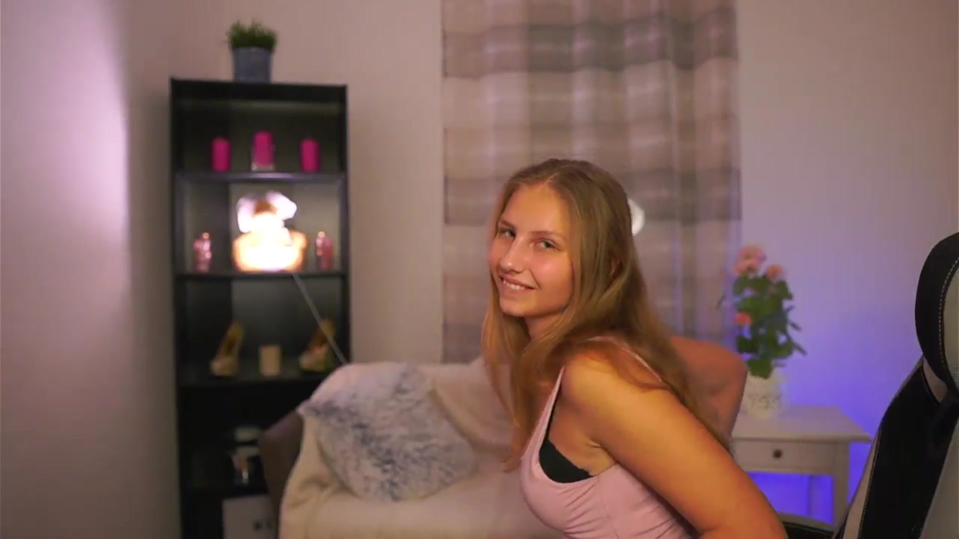 Gallery image thumbnail from Emmie_murray's myfreecams stream on, 01/03/2026, 16:30 image 12 of 20