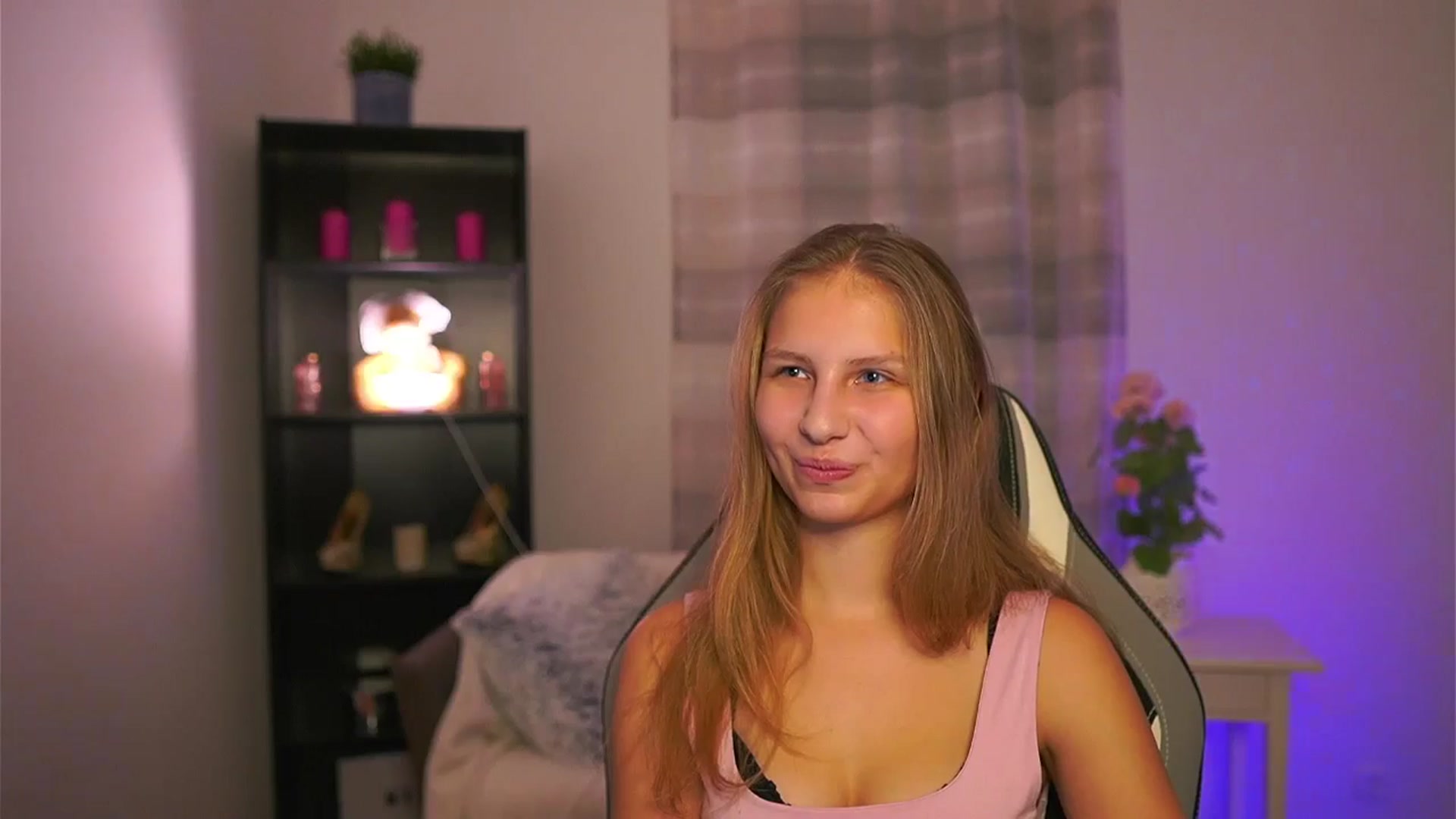 Gallery image thumbnail from Emmie_murray's myfreecams stream on, 01/03/2026, 16:30 image 7 of 20