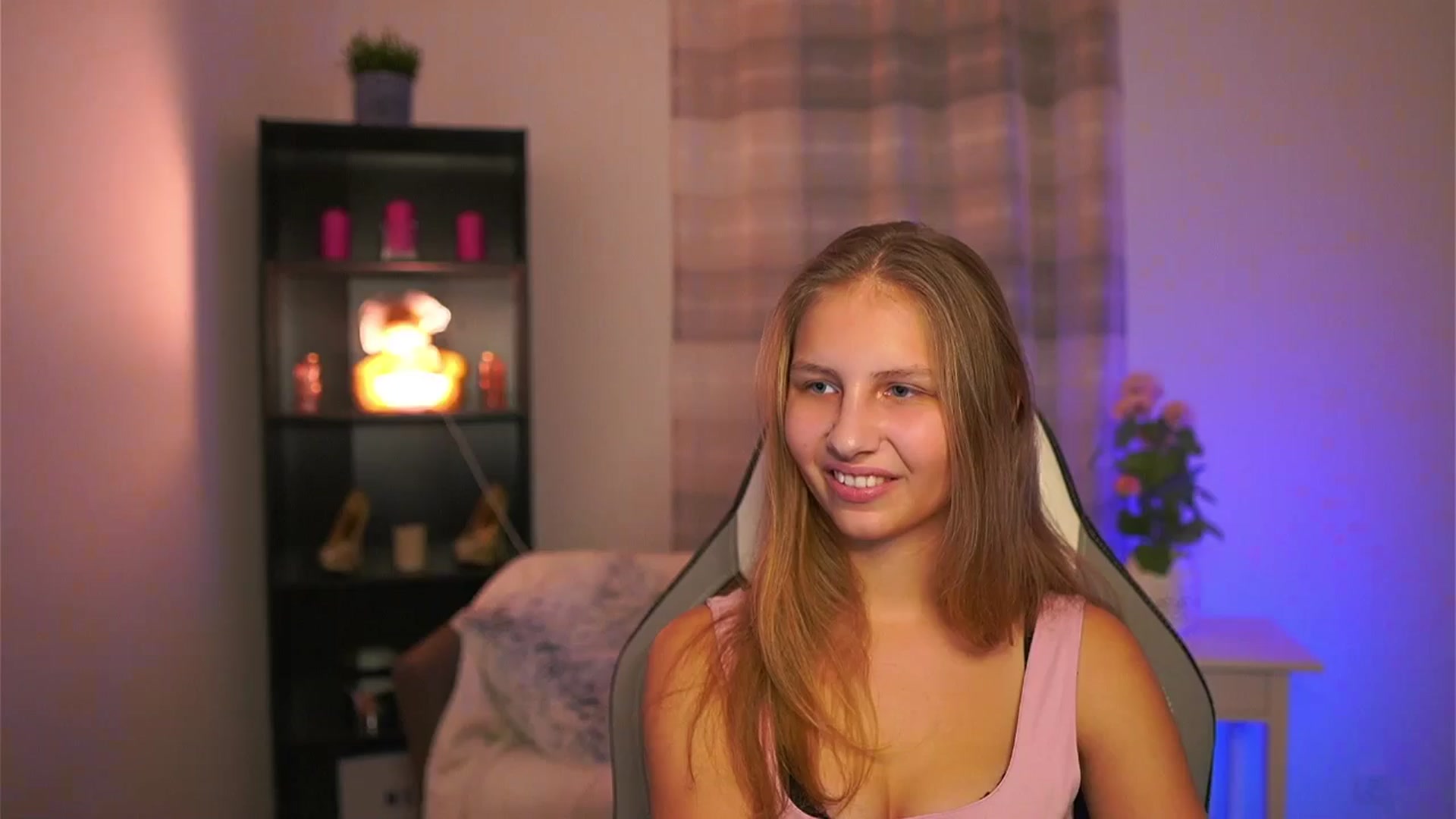 Gallery image thumbnail from Emmie_murray's myfreecams stream on, 01/03/2026, 16:30 image 1 of 20