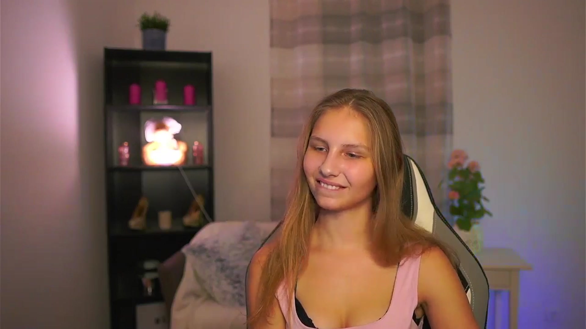 Gallery image thumbnail from Emmie_murray's myfreecams stream on, 01/03/2026, 16:30 image 11 of 20