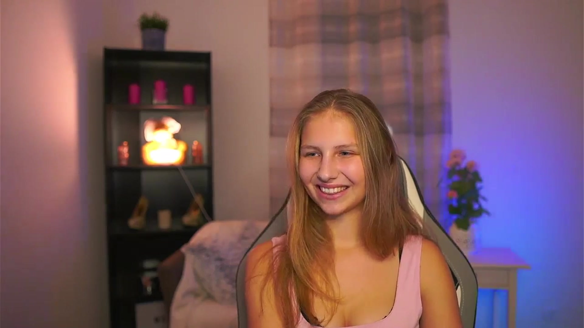 Gallery image thumbnail from Emmie_murray's myfreecams stream on, 01/03/2026, 16:30 image 2 of 20