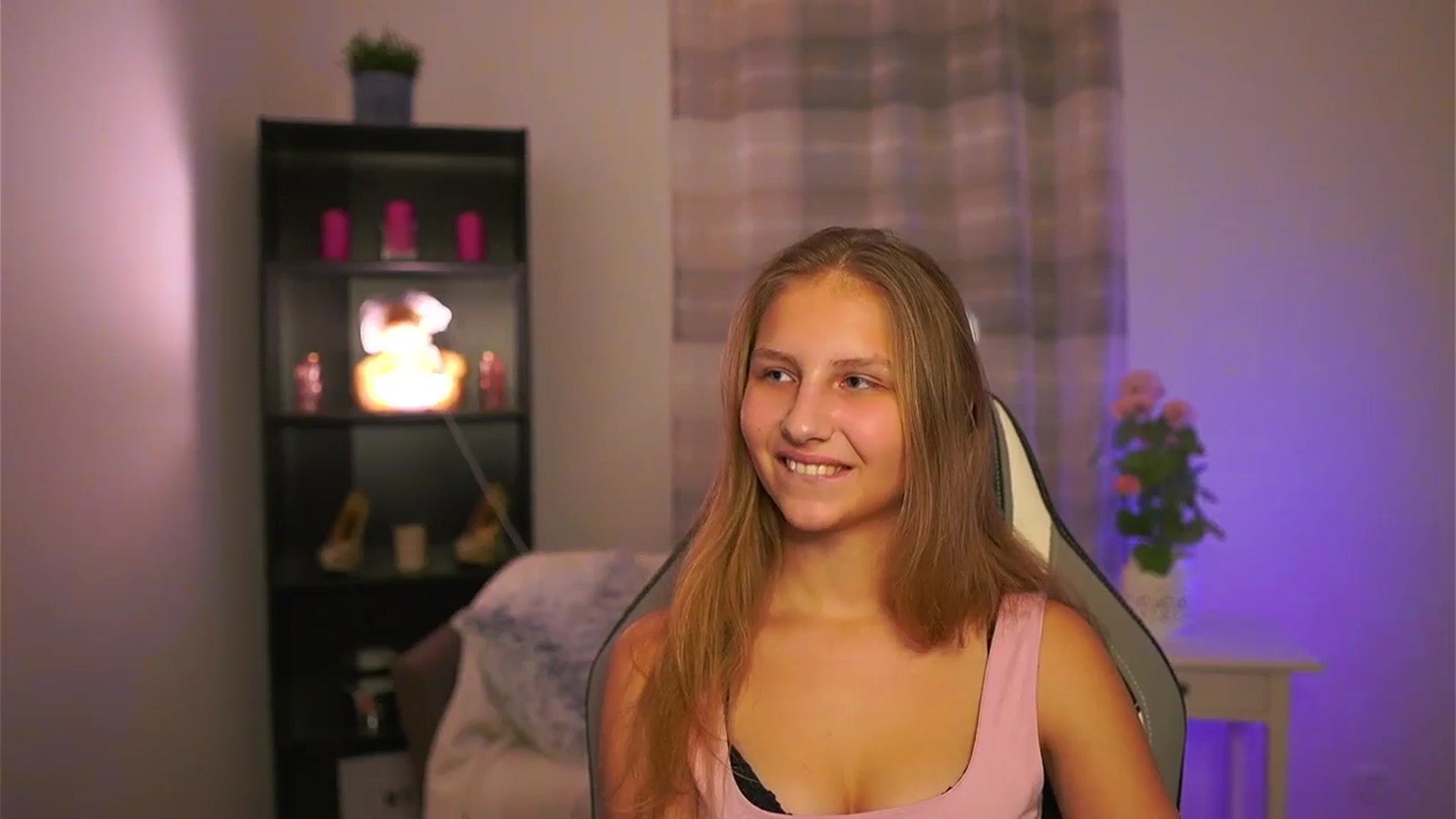 Gallery image thumbnail from Emmie_murray's myfreecams stream on, 01/03/2026, 16:30 image 6 of 20