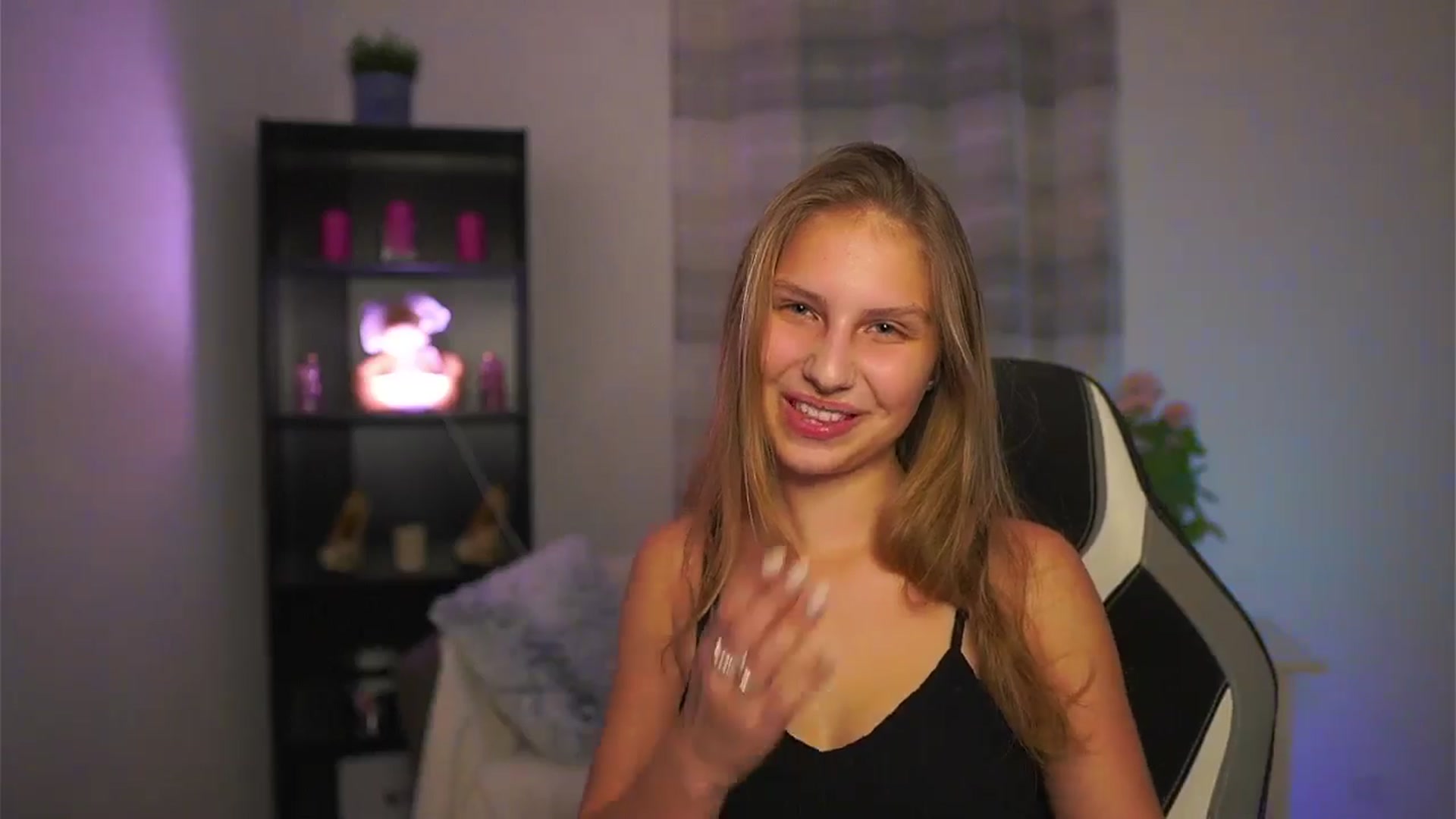 Gallery image thumbnail from Emmie_murray's myfreecams stream on, 01/03/2026, 20:29 image 7 of 20