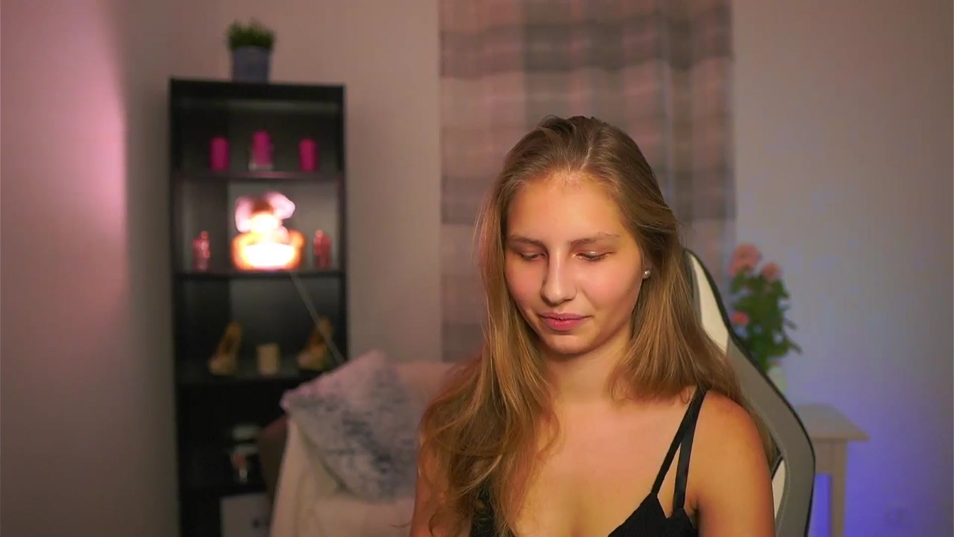 Gallery image thumbnail from Emmie_murray's myfreecams stream on, 01/03/2026, 20:29 image 2 of 20