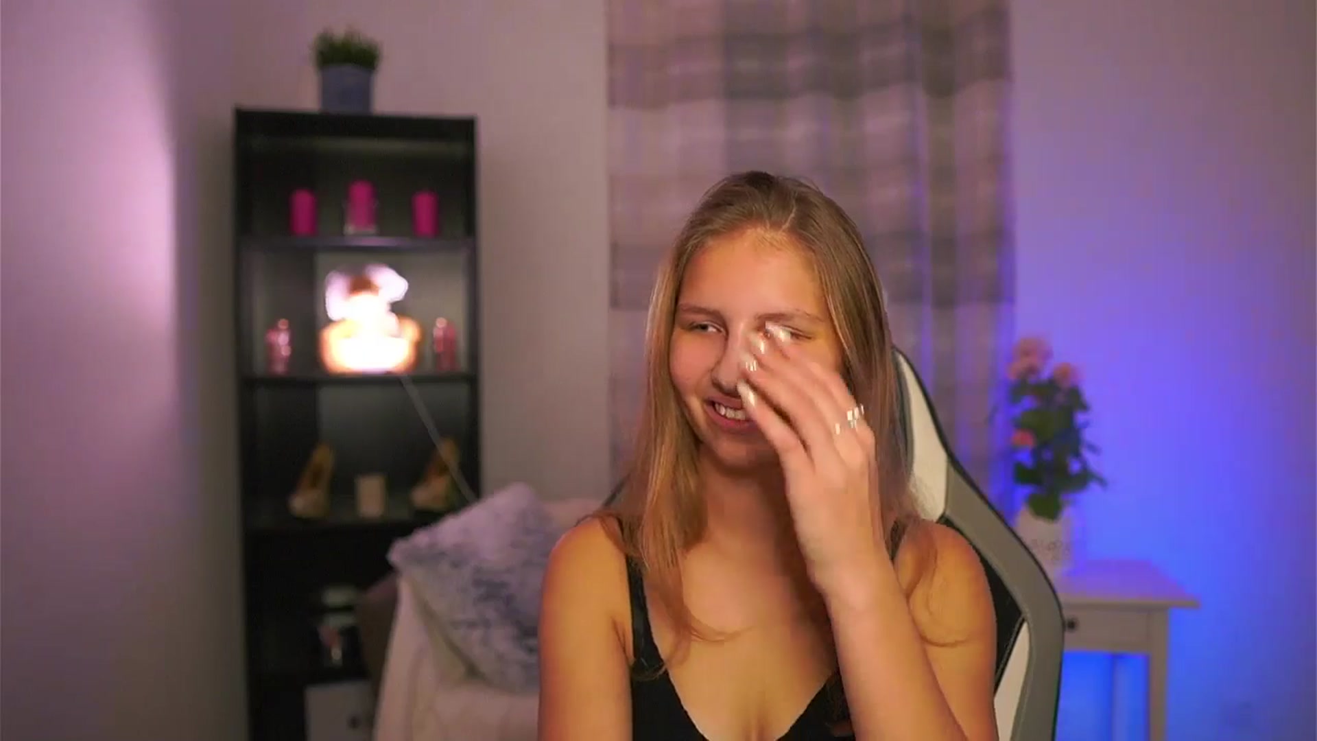 Gallery image thumbnail from Emmie_murray's myfreecams stream on, 01/03/2026, 20:29 image 10 of 20