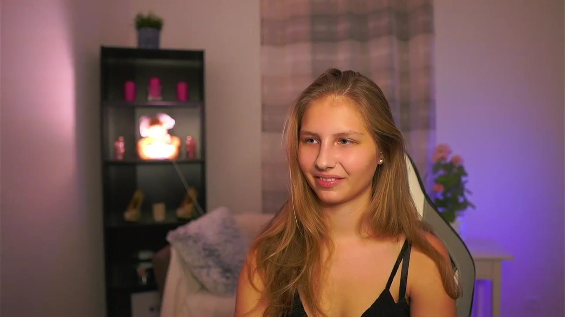 Gallery image thumbnail from Emmie_murray's myfreecams stream on, 01/03/2026, 20:29 image 3 of 20
