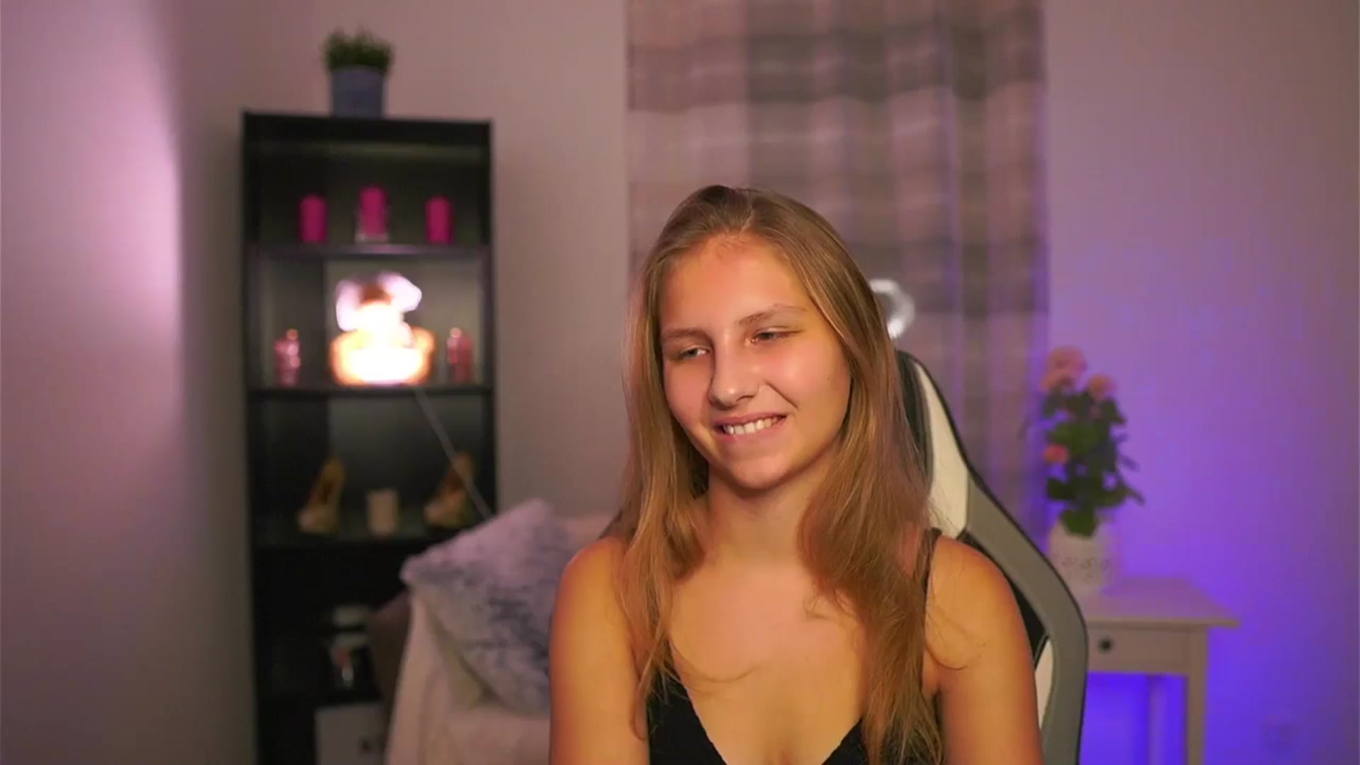 Gallery image thumbnail from Emmie_murray's myfreecams stream on, 01/03/2026, 20:29 image 9 of 20