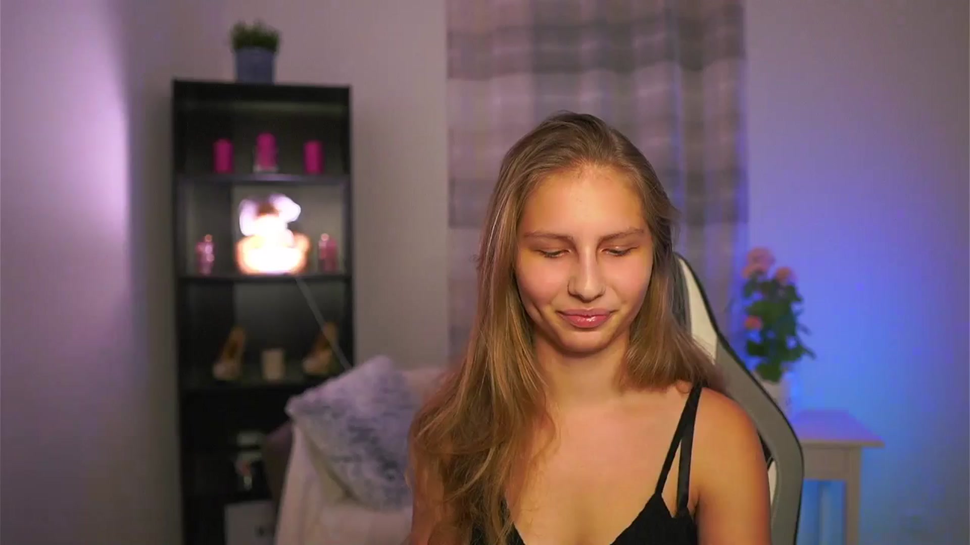 Gallery image thumbnail from Emmie_murray's myfreecams stream on, 01/03/2026, 20:29 image 1 of 20