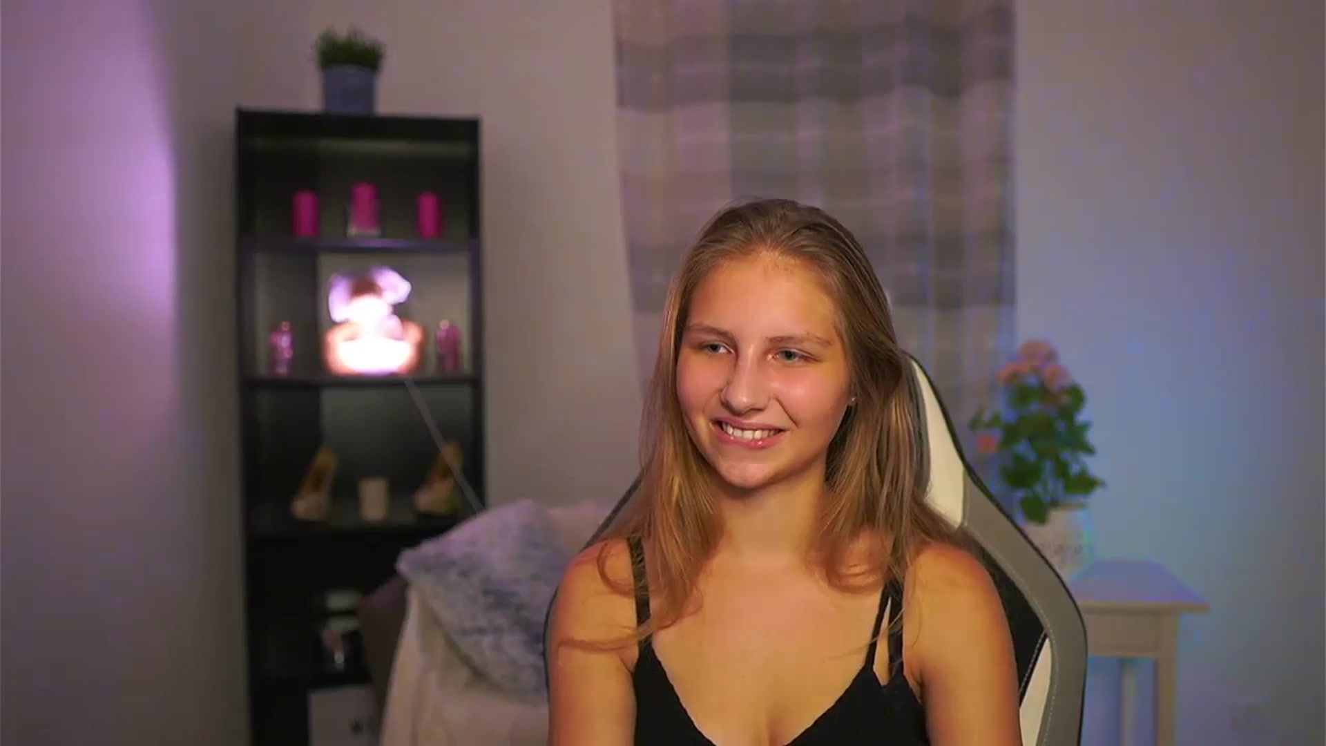 Gallery image thumbnail from Emmie_murray's myfreecams stream on, 01/03/2026, 21:25 image 3 of 20