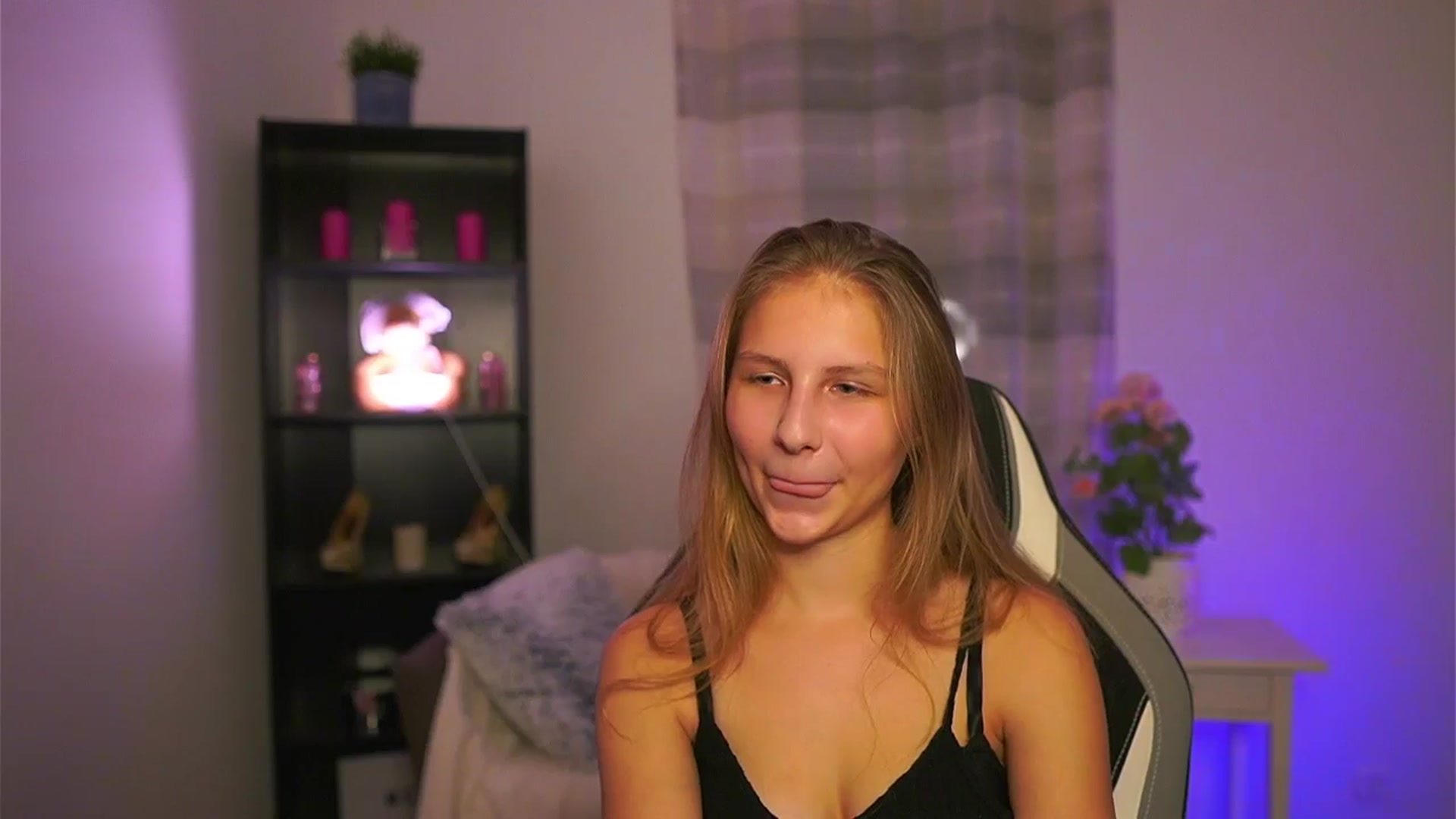Gallery image thumbnail from Emmie_murray's myfreecams stream on, 01/03/2026, 21:25 image 2 of 20
