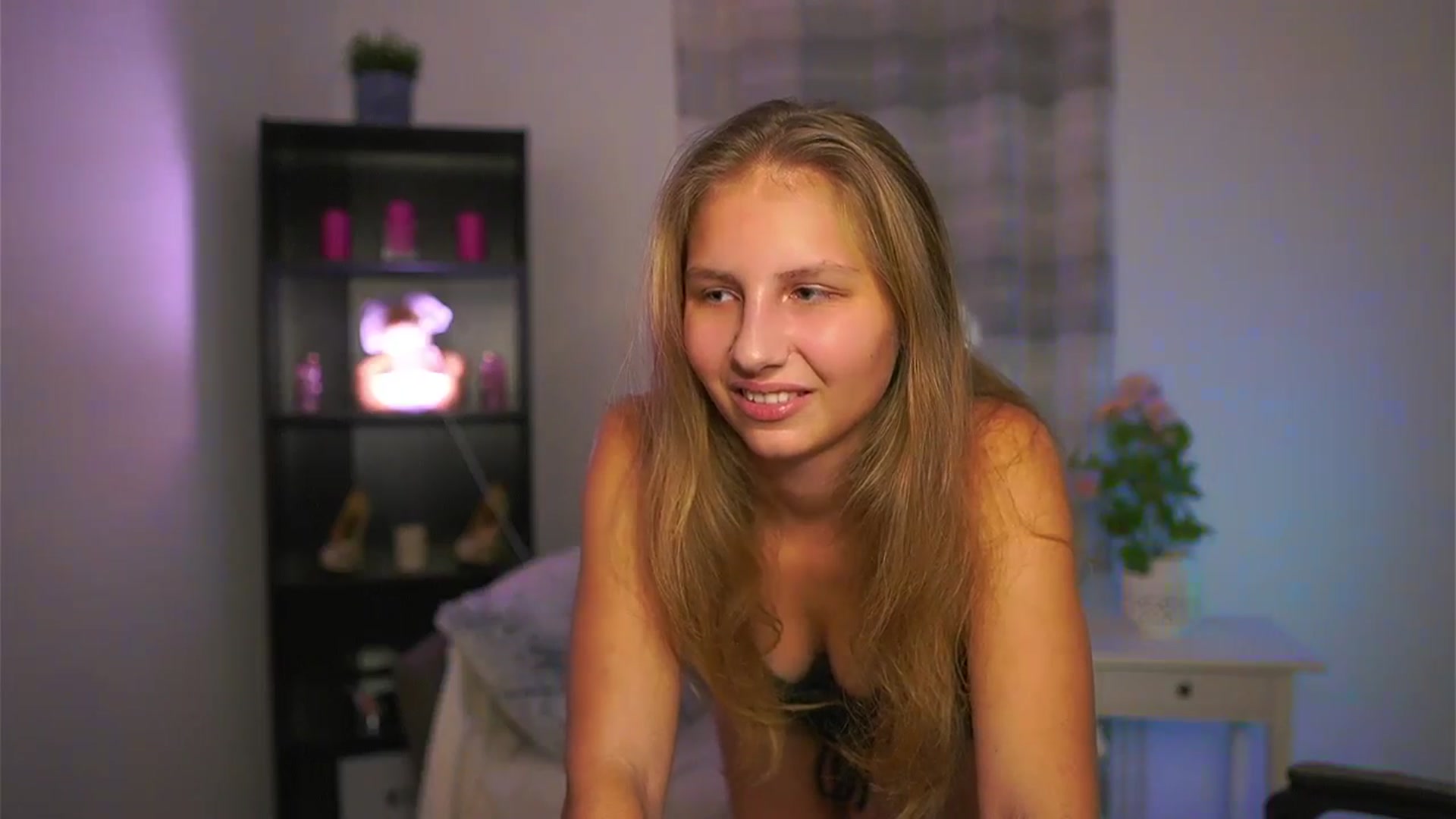 Gallery image thumbnail from Emmie_murray's myfreecams stream on, 01/03/2026, 21:25 image 12 of 20