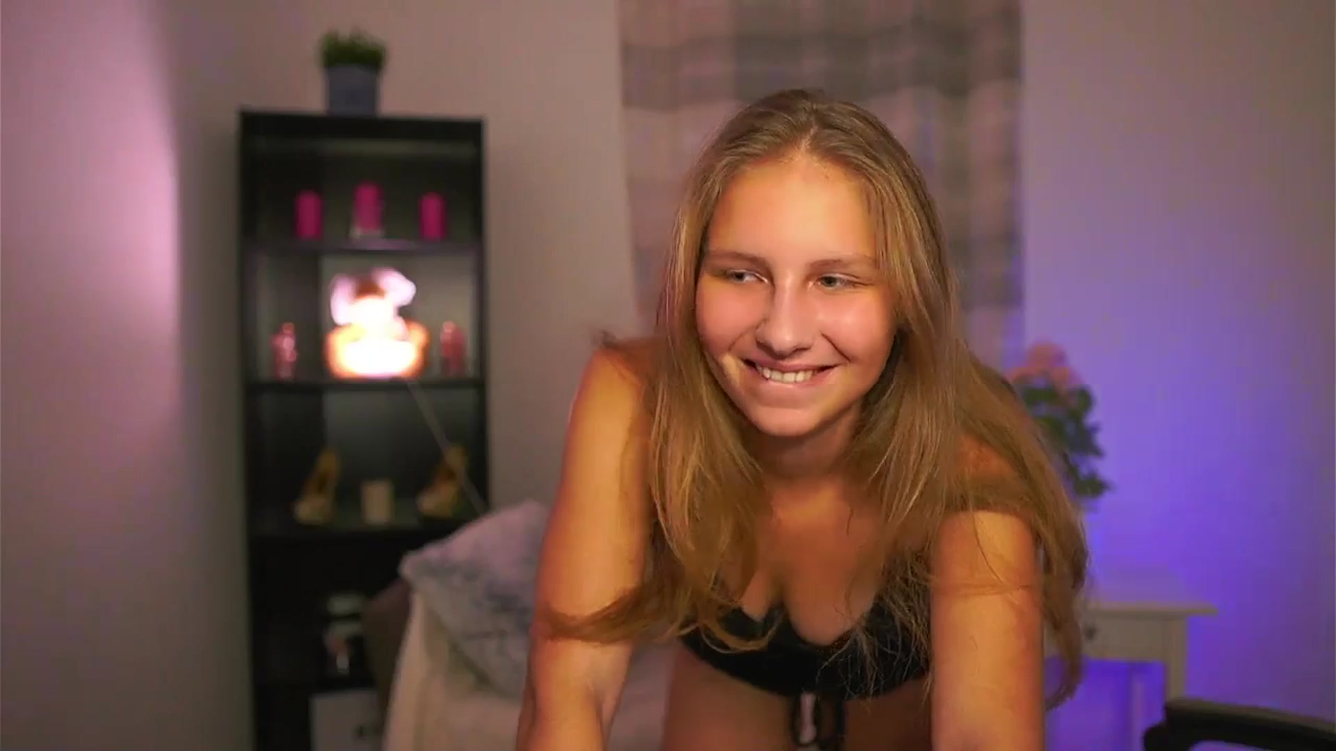 Gallery image thumbnail from Emmie_murray's myfreecams stream on, 01/03/2026, 21:25 image 6 of 20