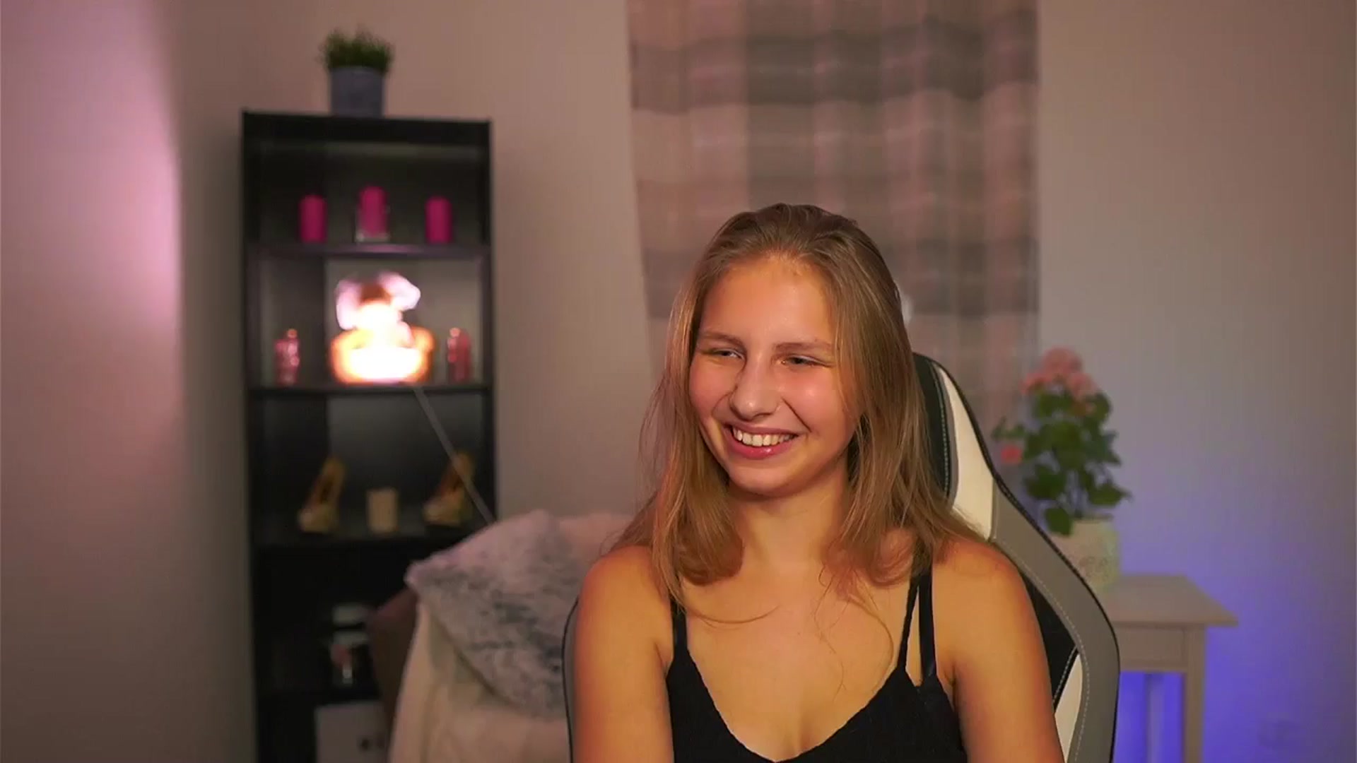 Gallery image thumbnail from Emmie_murray's myfreecams stream on, 01/03/2026, 21:25 image 1 of 20