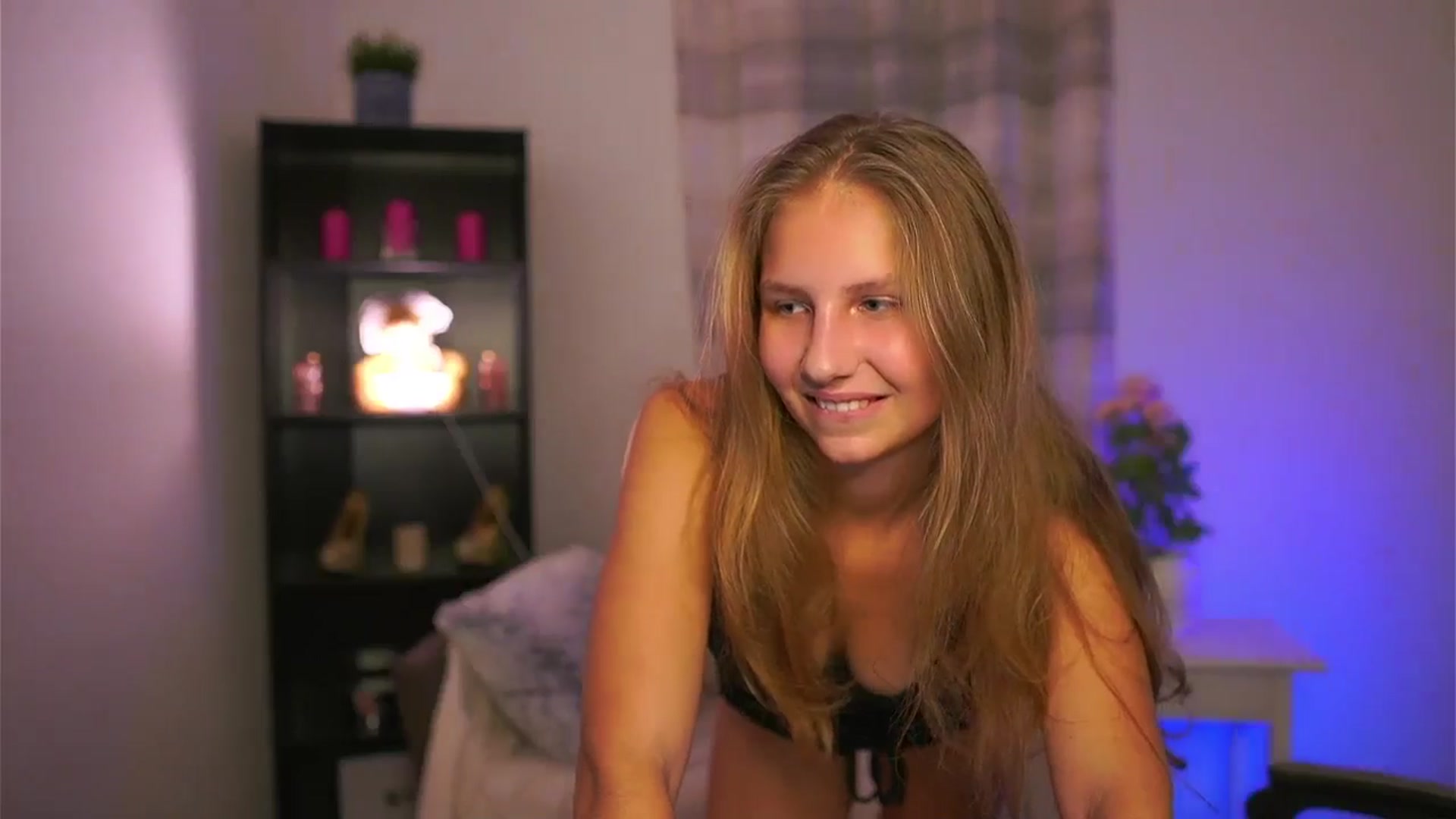 Gallery image thumbnail from Emmie_murray's myfreecams stream on, 01/03/2026, 21:25 image 9 of 20