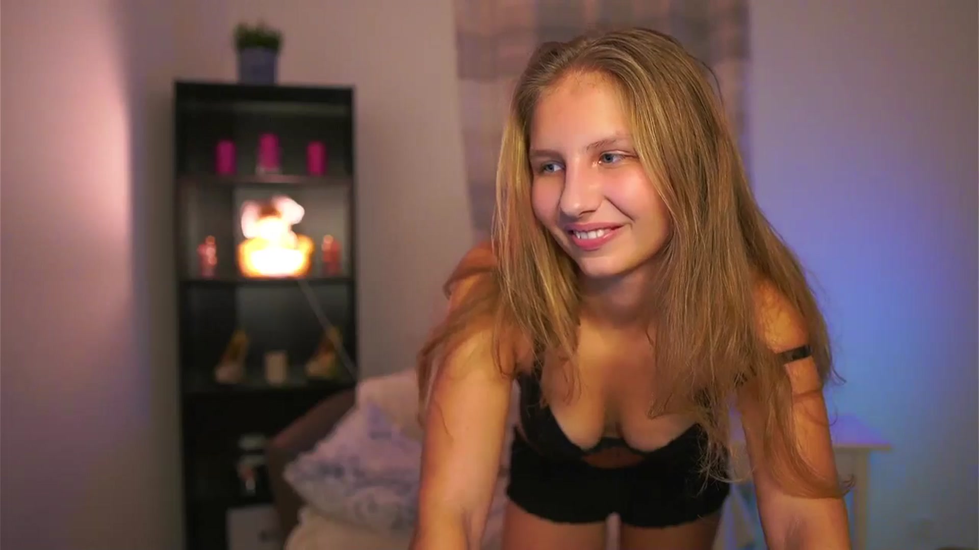 Gallery image thumbnail from Emmie_murray's myfreecams stream on, 01/03/2026, 23:28 image 9 of 20