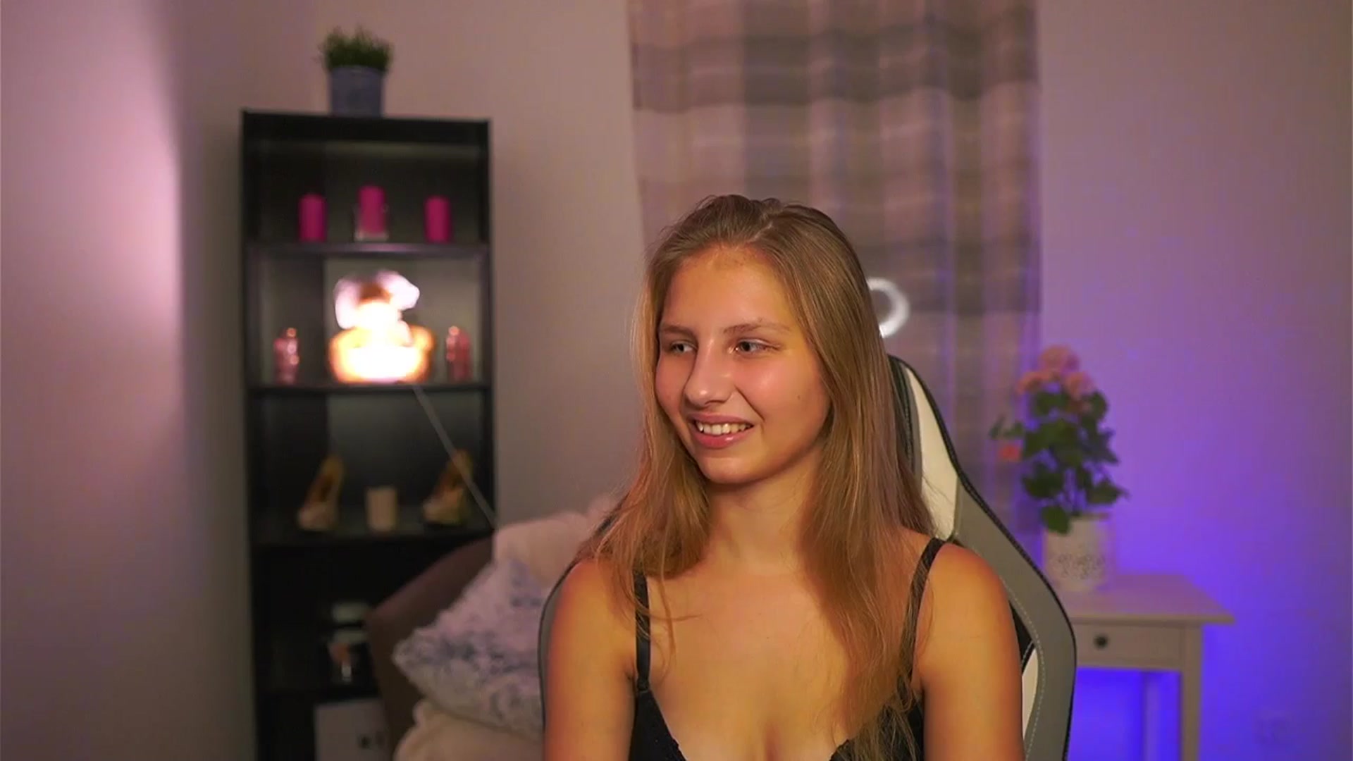 Gallery image thumbnail from Emmie_murray's myfreecams stream on, 01/03/2026, 23:28 image 20 of 20