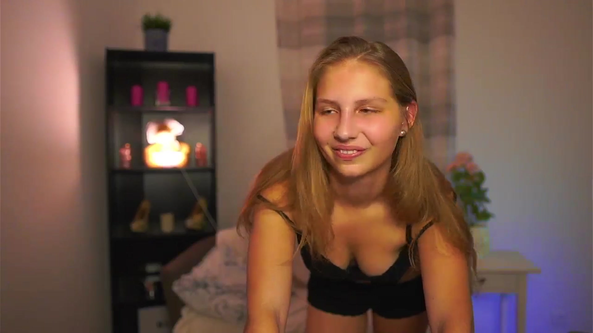 Gallery image thumbnail from Emmie_murray's myfreecams stream on, 01/03/2026, 23:28 image 5 of 20