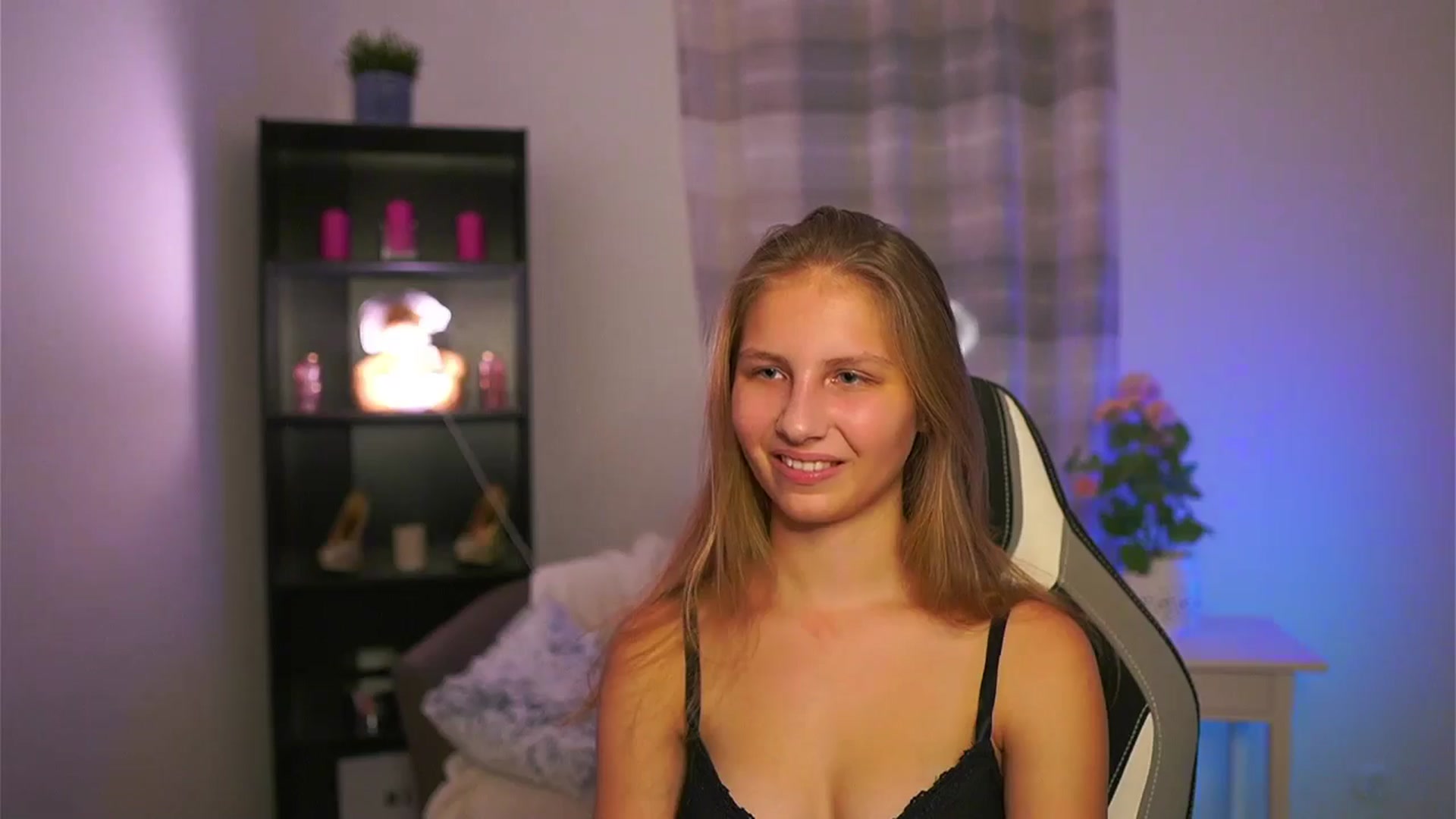 Gallery image thumbnail from Emmie_murray's myfreecams stream on, 01/03/2026, 23:28 image 11 of 20