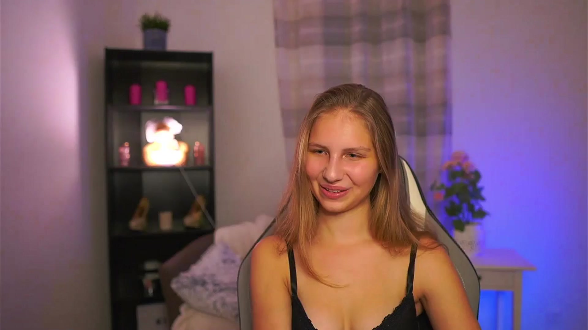 Gallery image thumbnail from Emmie_murray's myfreecams stream on, 01/03/2026, 23:28 image 15 of 20