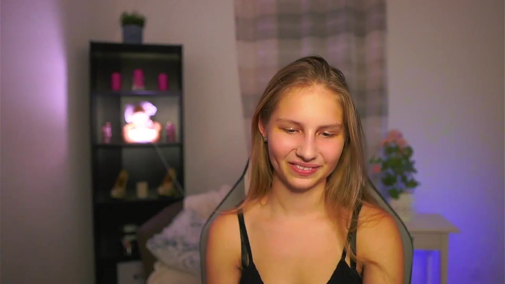 Gallery image thumbnail from Emmie_murray's myfreecams stream on, 01/03/2026, 23:28 image 2 of 20