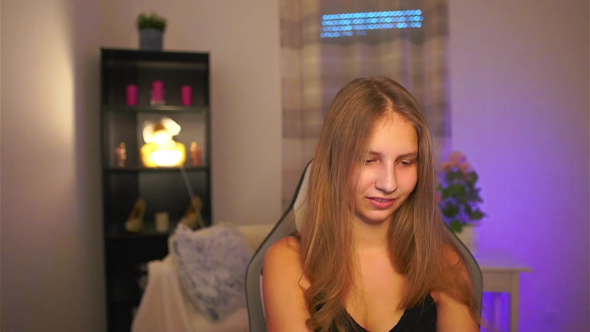 Gallery image thumbnail from Emmie_murray's myfreecams stream on, 01/08/2026, 14:24 image 2 of 20