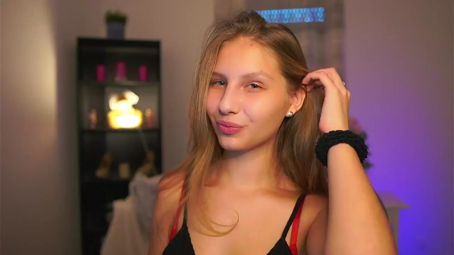 Gallery image thumbnail from Emmie_murray's myfreecams stream on, 01/08/2026, 15:08 image 2 of 20