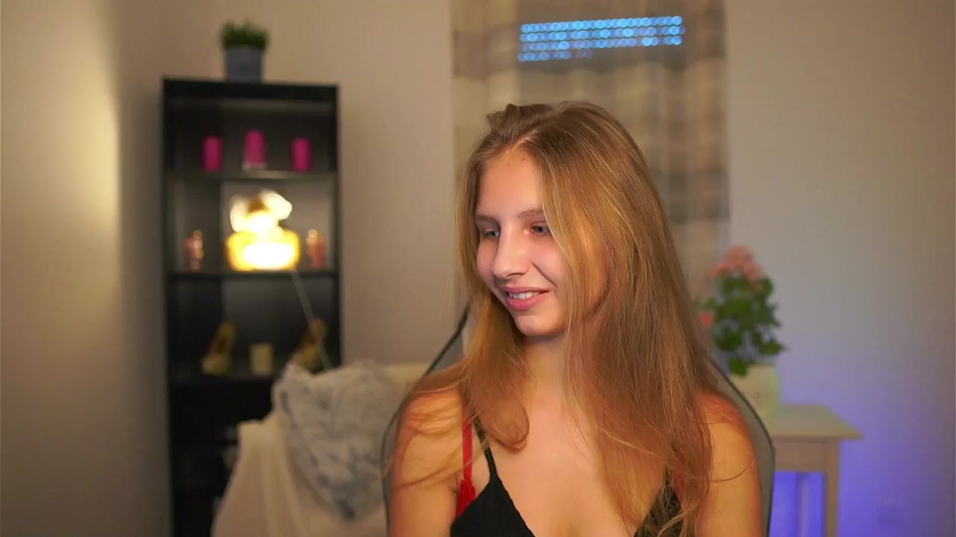 Gallery image thumbnail from Emmie_murray's myfreecams stream on, 01/08/2026, 15:08 image 1 of 20