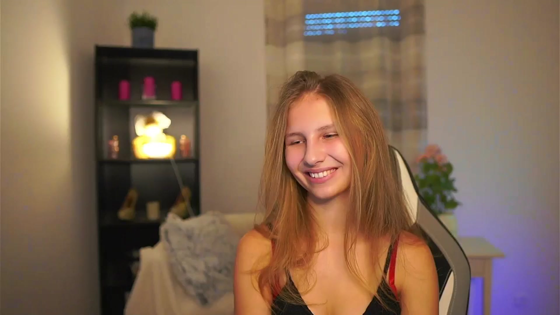 Gallery image thumbnail from Emmie_murray's myfreecams stream on, 01/08/2026, 15:08 image 3 of 20