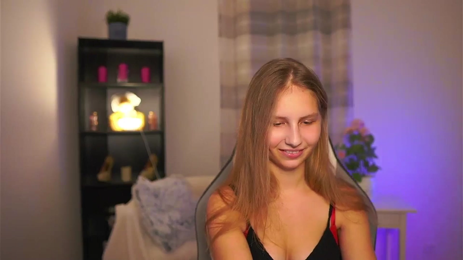 Gallery image thumbnail from Emmie_murray's myfreecams stream on, 01/08/2026, 16:16 image 4 of 20