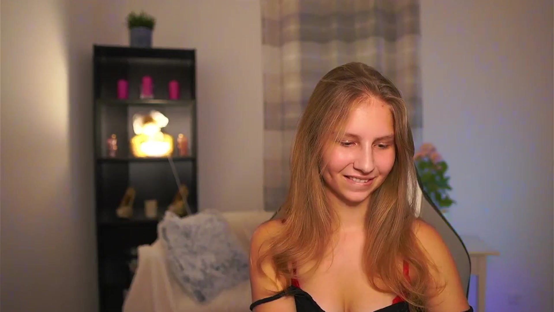 Gallery image thumbnail from Emmie_murray's myfreecams stream on, 01/08/2026, 16:16 image 14 of 20