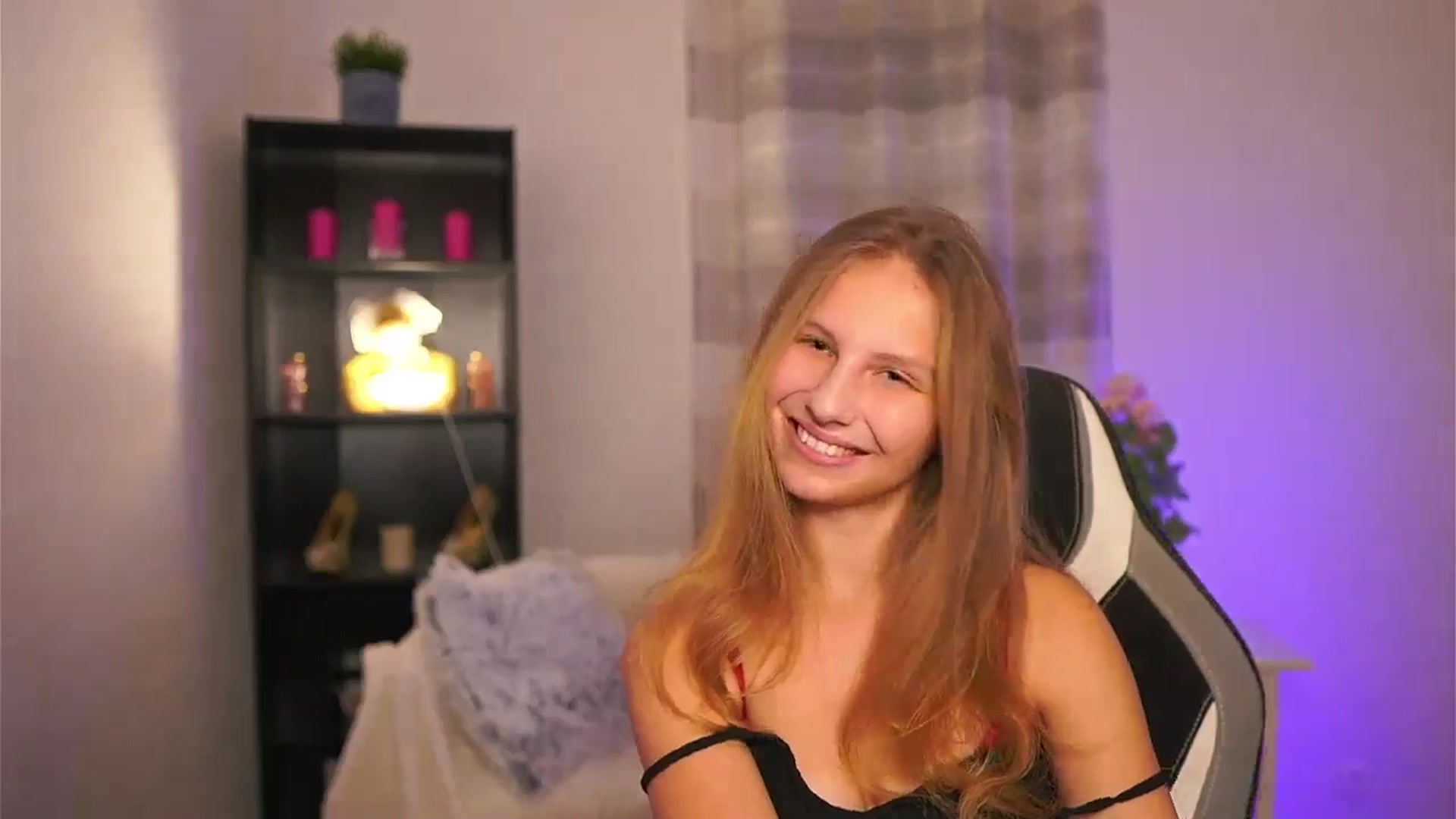 Gallery image thumbnail from Emmie_murray's myfreecams stream on, 01/08/2026, 16:16 image 15 of 20