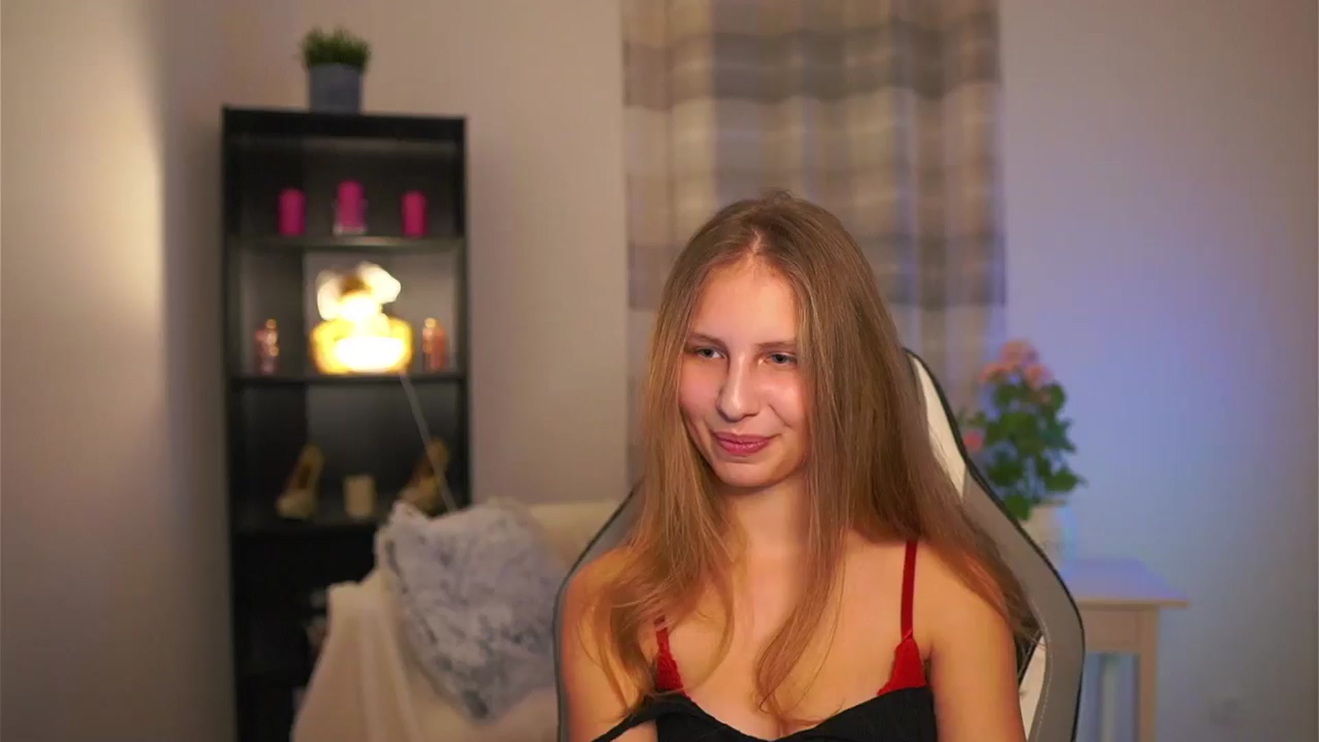 Gallery image thumbnail from Emmie_murray's myfreecams stream on, 01/08/2026, 16:16 image 17 of 20