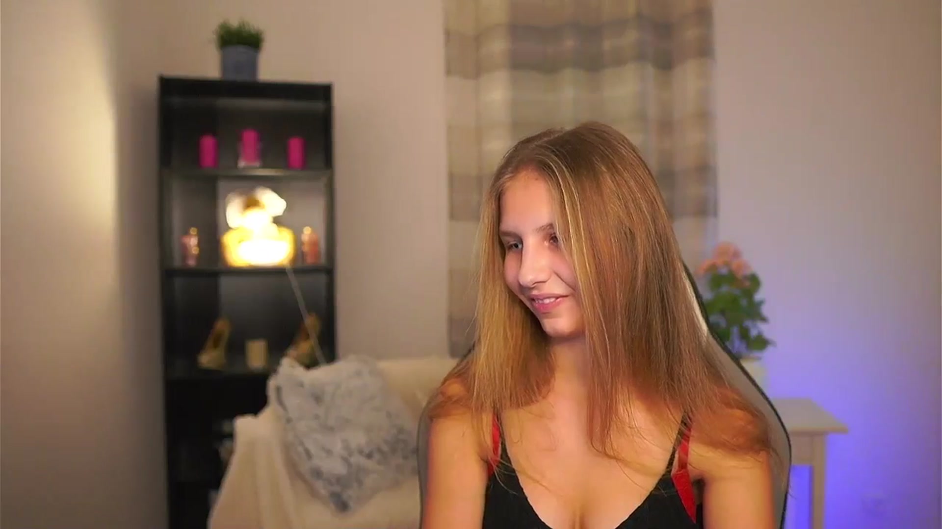 Gallery image thumbnail from Emmie_murray's myfreecams stream on, 01/08/2026, 16:16 image 2 of 20