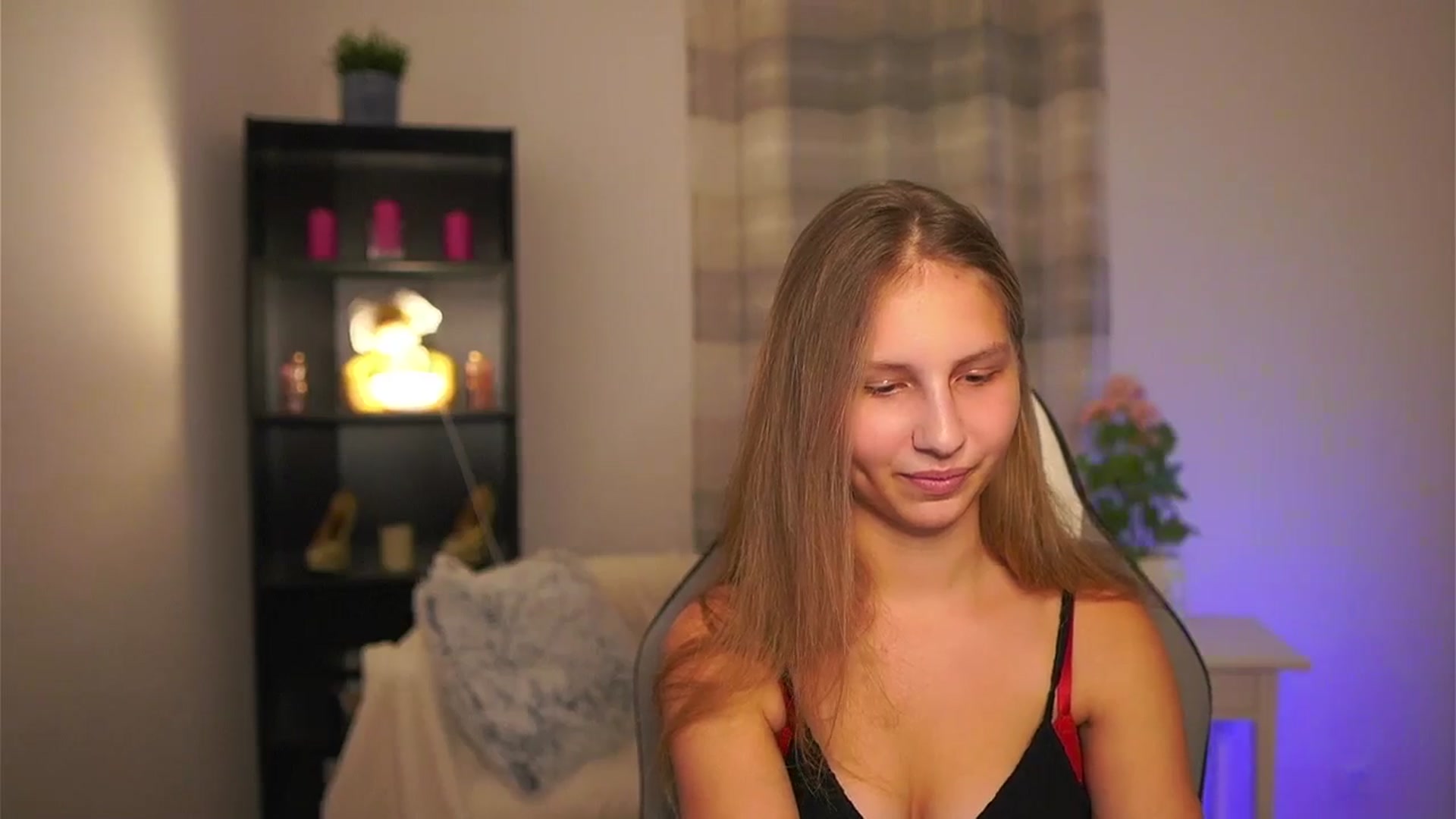 Gallery image thumbnail from Emmie_murray's myfreecams stream on, 01/08/2026, 16:16 image 3 of 20
