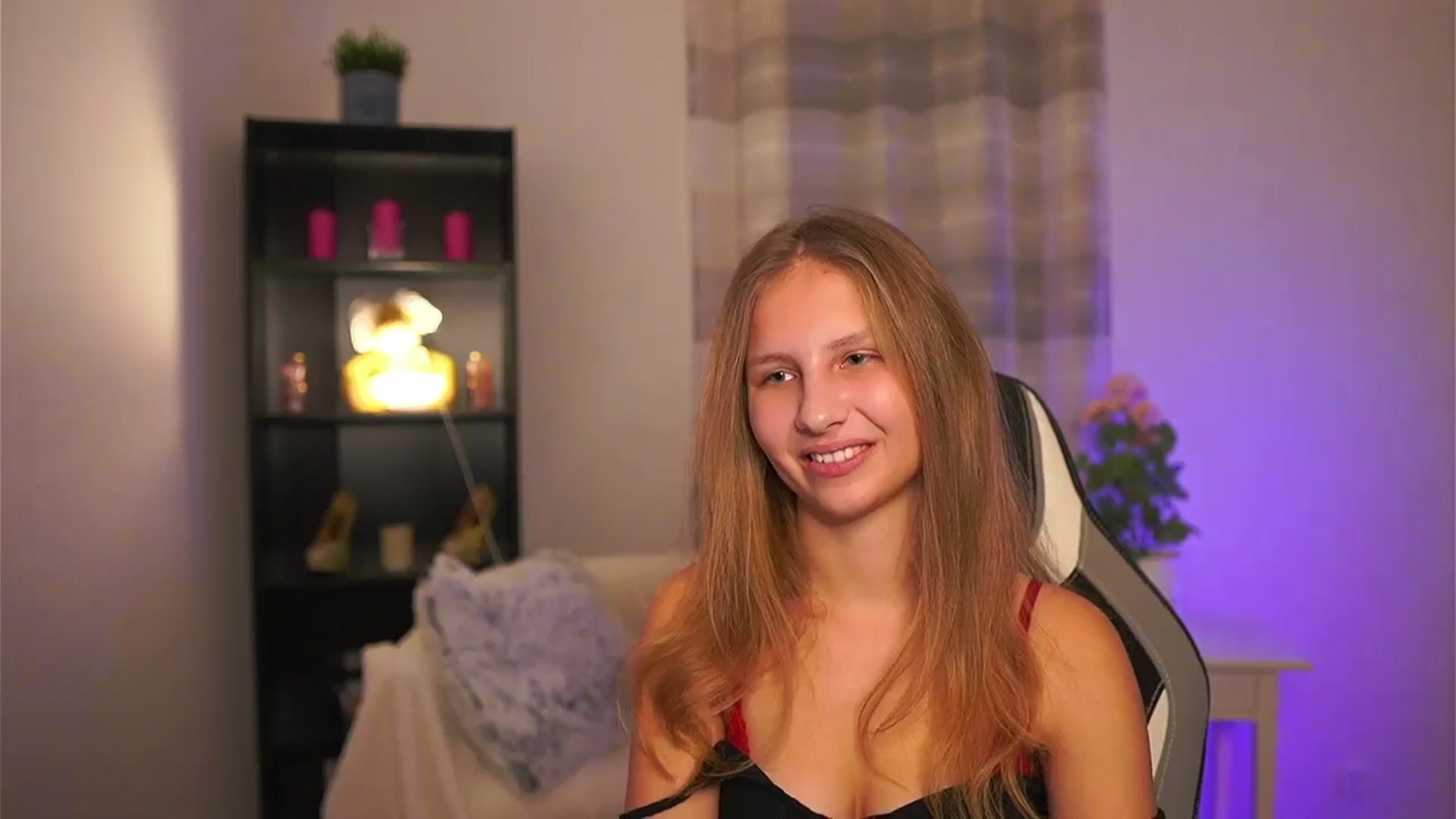 Gallery image thumbnail from Emmie_murray's myfreecams stream on, 01/08/2026, 16:16 image 16 of 20