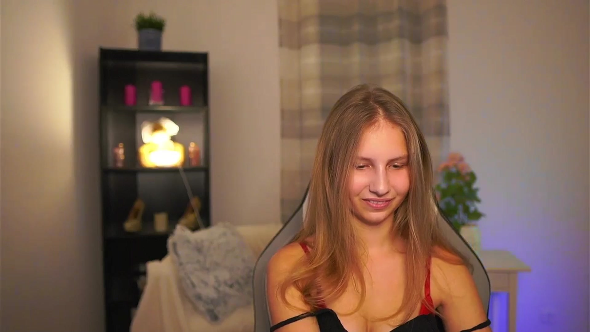 Gallery image thumbnail from Emmie_murray's myfreecams stream on, 01/08/2026, 16:16 image 18 of 20