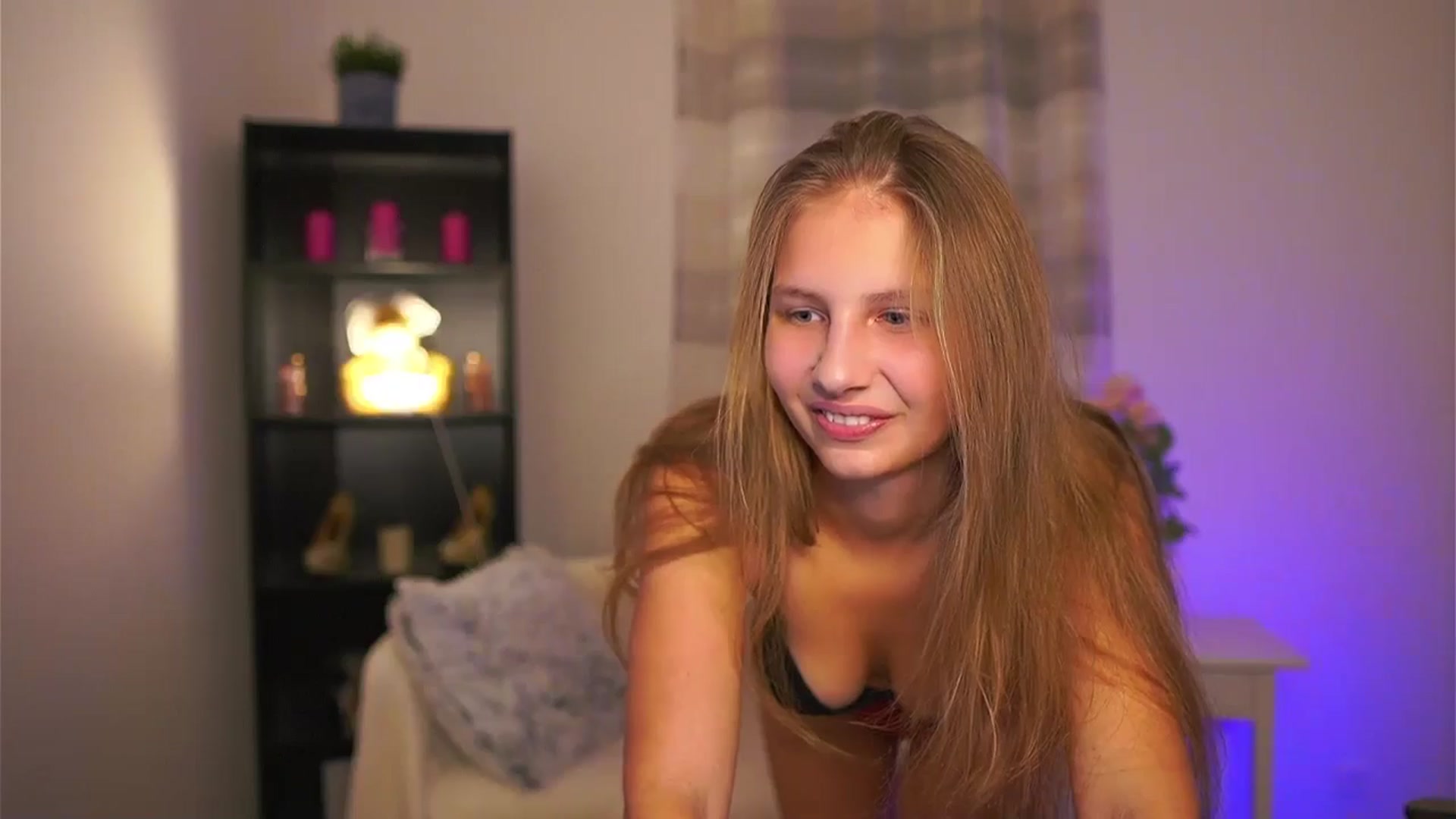 Gallery image thumbnail from Emmie_murray's myfreecams stream on, 01/09/2026, 20:35 image 16 of 20