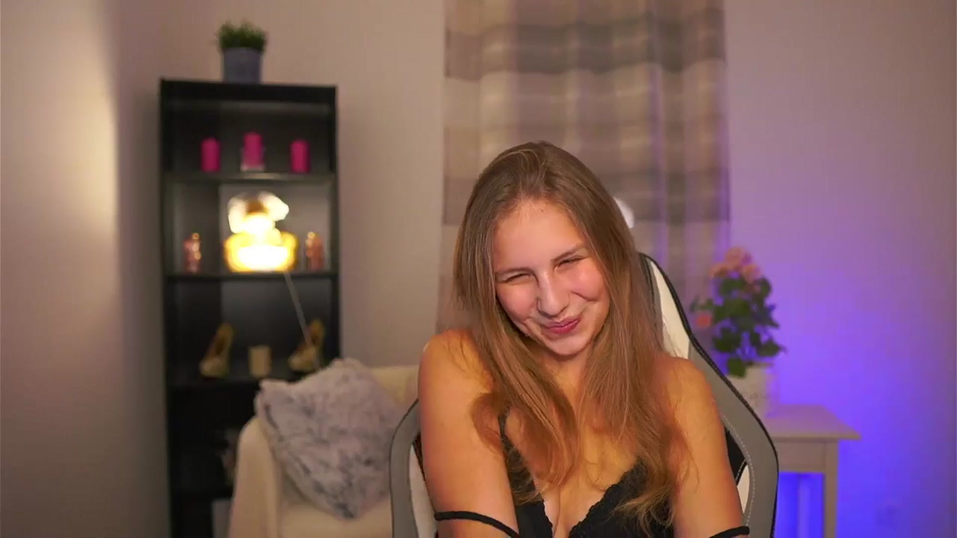 Gallery image thumbnail from Emmie_murray's myfreecams stream on, 01/09/2026, 20:35 image 2 of 20